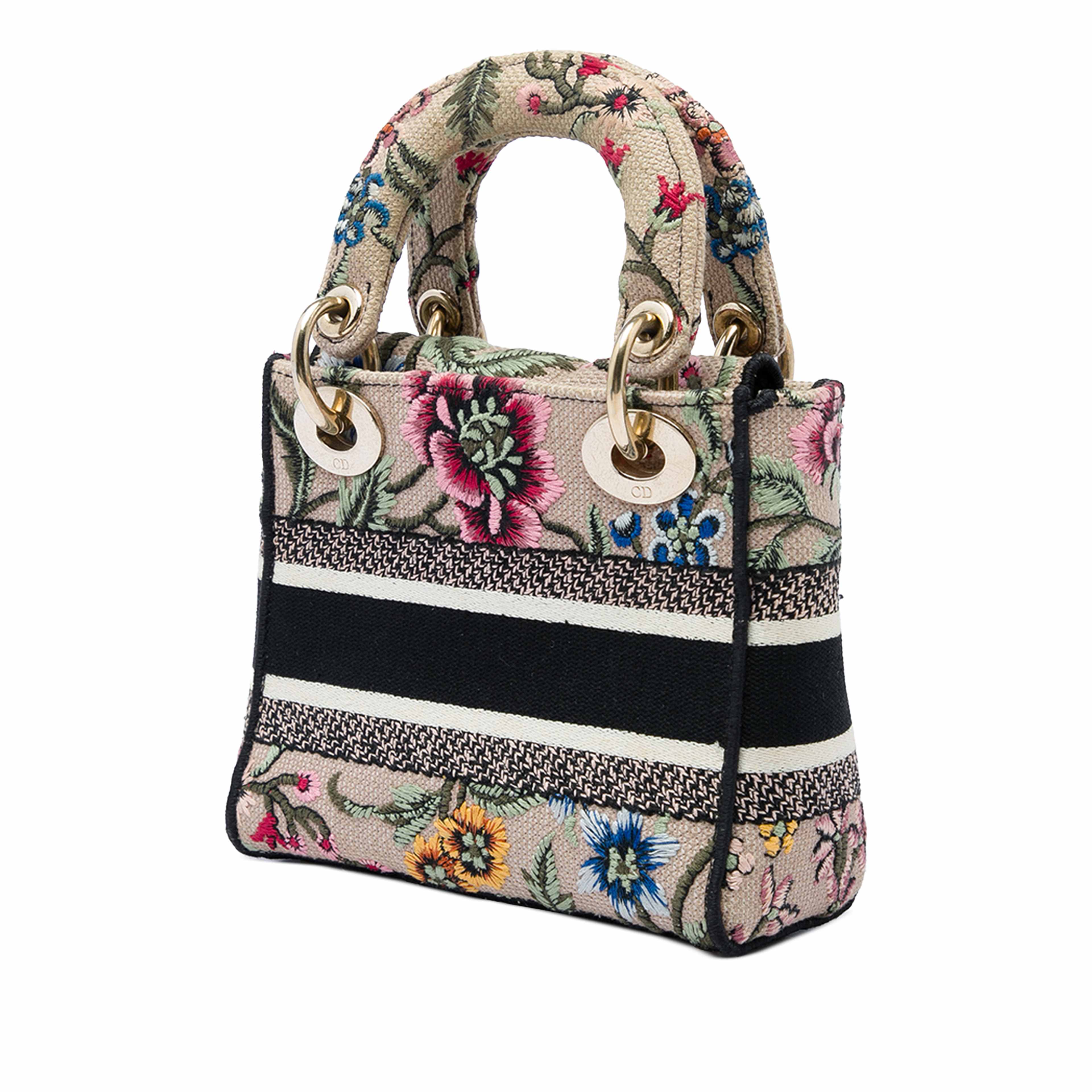 Dior Mini Embroidered Canvas Petites Fleurs Toile De Jouy Lady D Lite, från Luxclusif, i färgen beige. Klicka för att öppna bilden i stort format