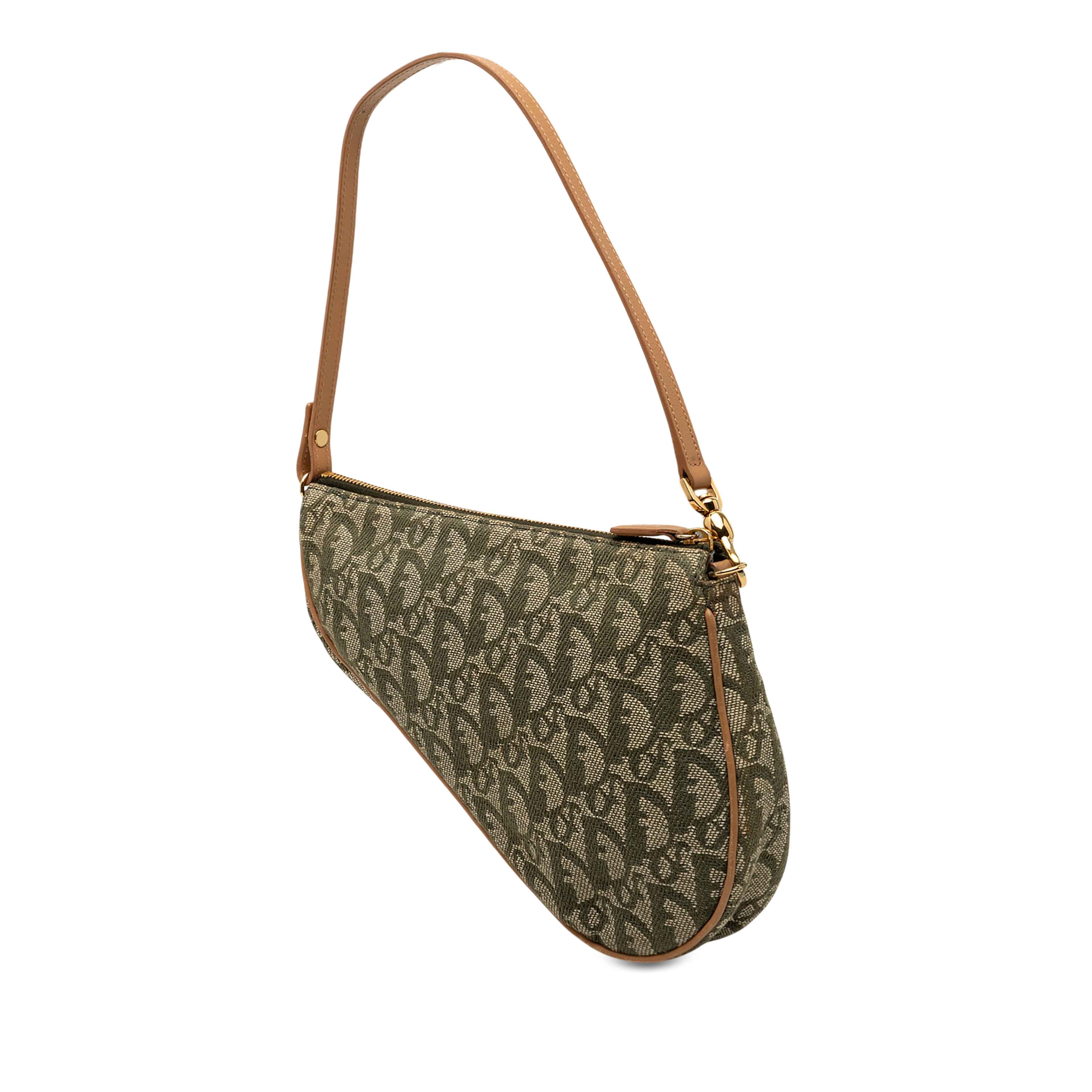 Dior Mini Diorissimo Canvas Saddle Pochette, från Luxclusif, i färgen grön. Klicka för att öppna bilden i stort format