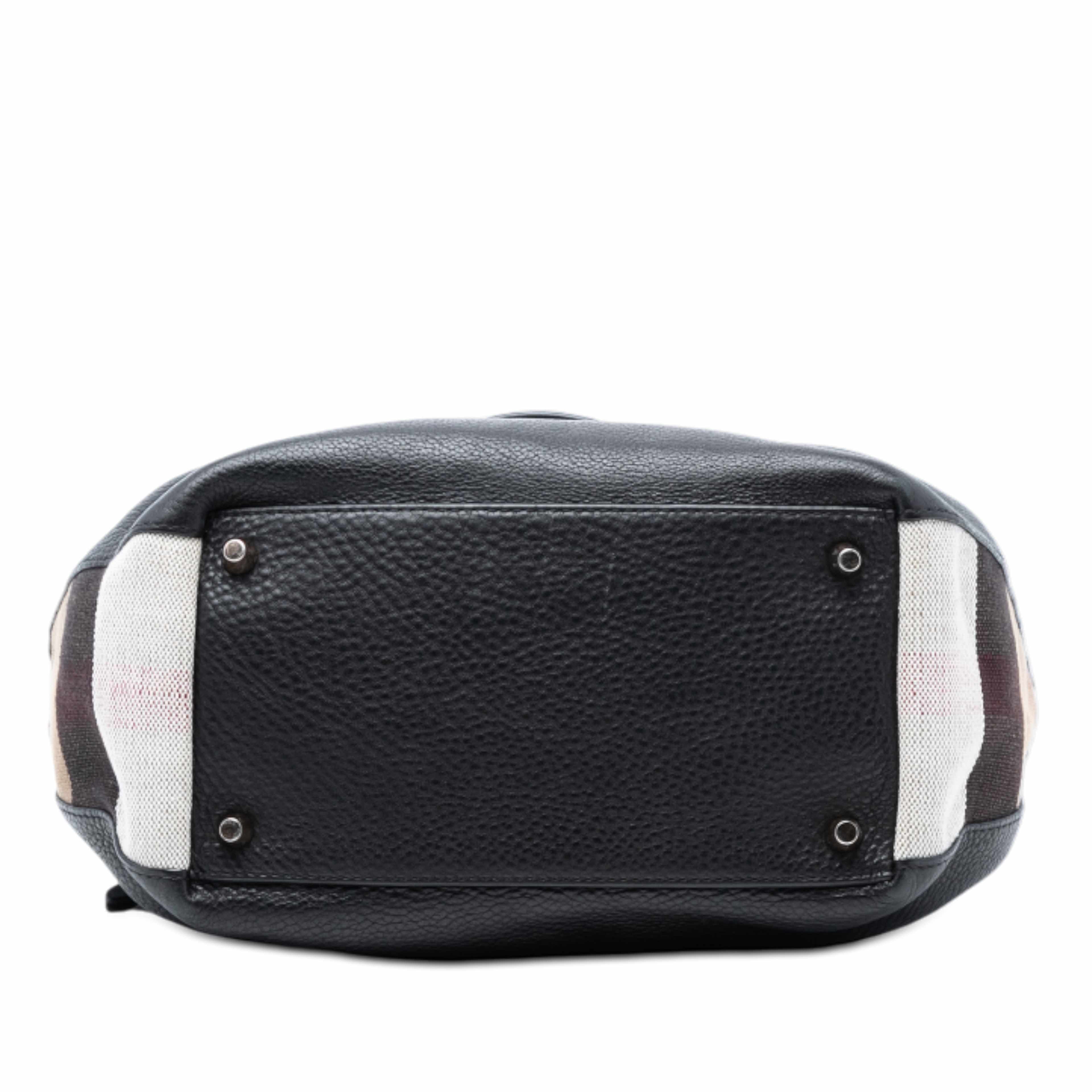 Burberry Small Leather And House Check Canvas Maidstone Satchel, från Luxclusif, i färgen black. Klicka för att öppna bilden i stort format