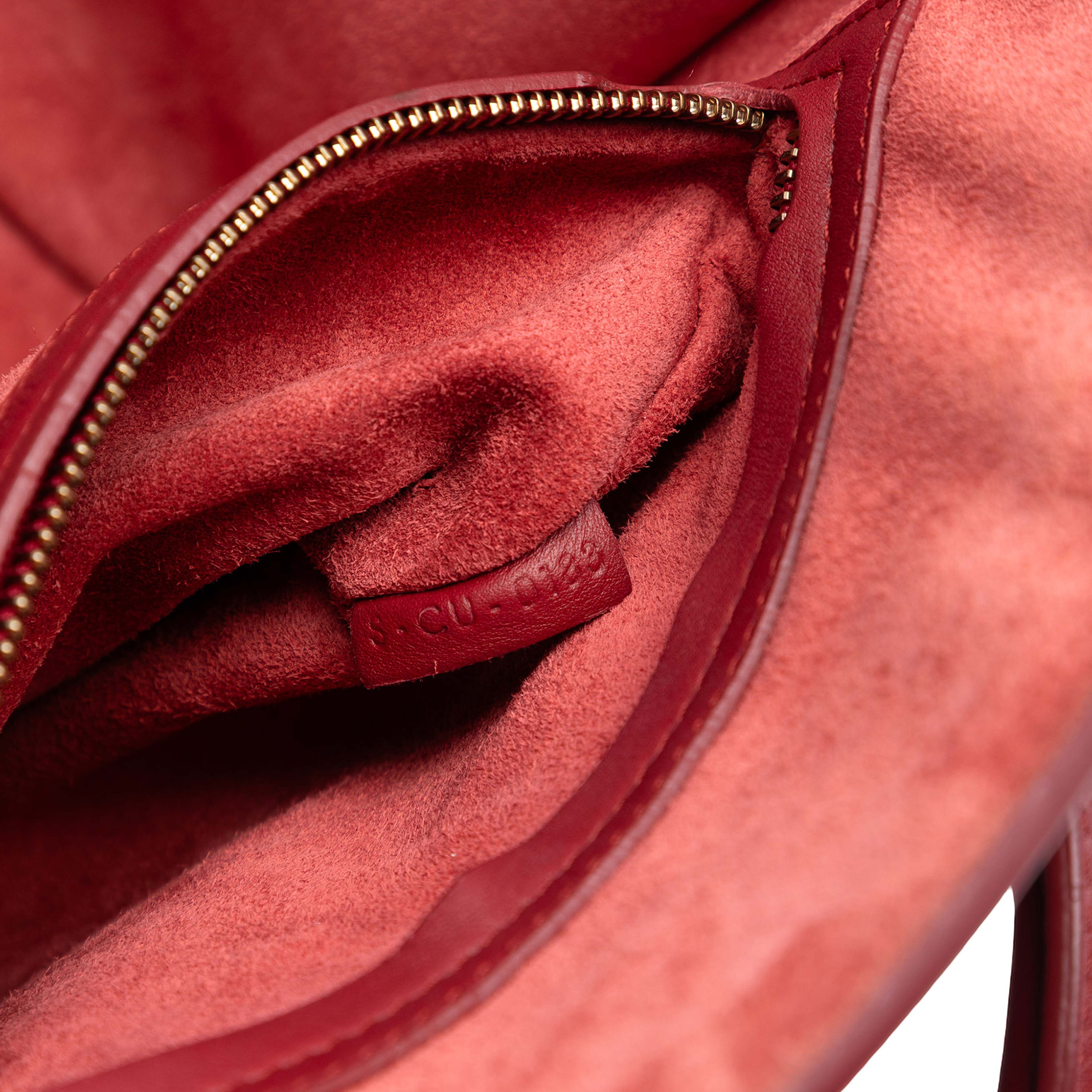 Celine Medium Leather Phantom Luggage Tote, från Luxclusif, i färgen red. Klicka för att öppna bilden i stort format