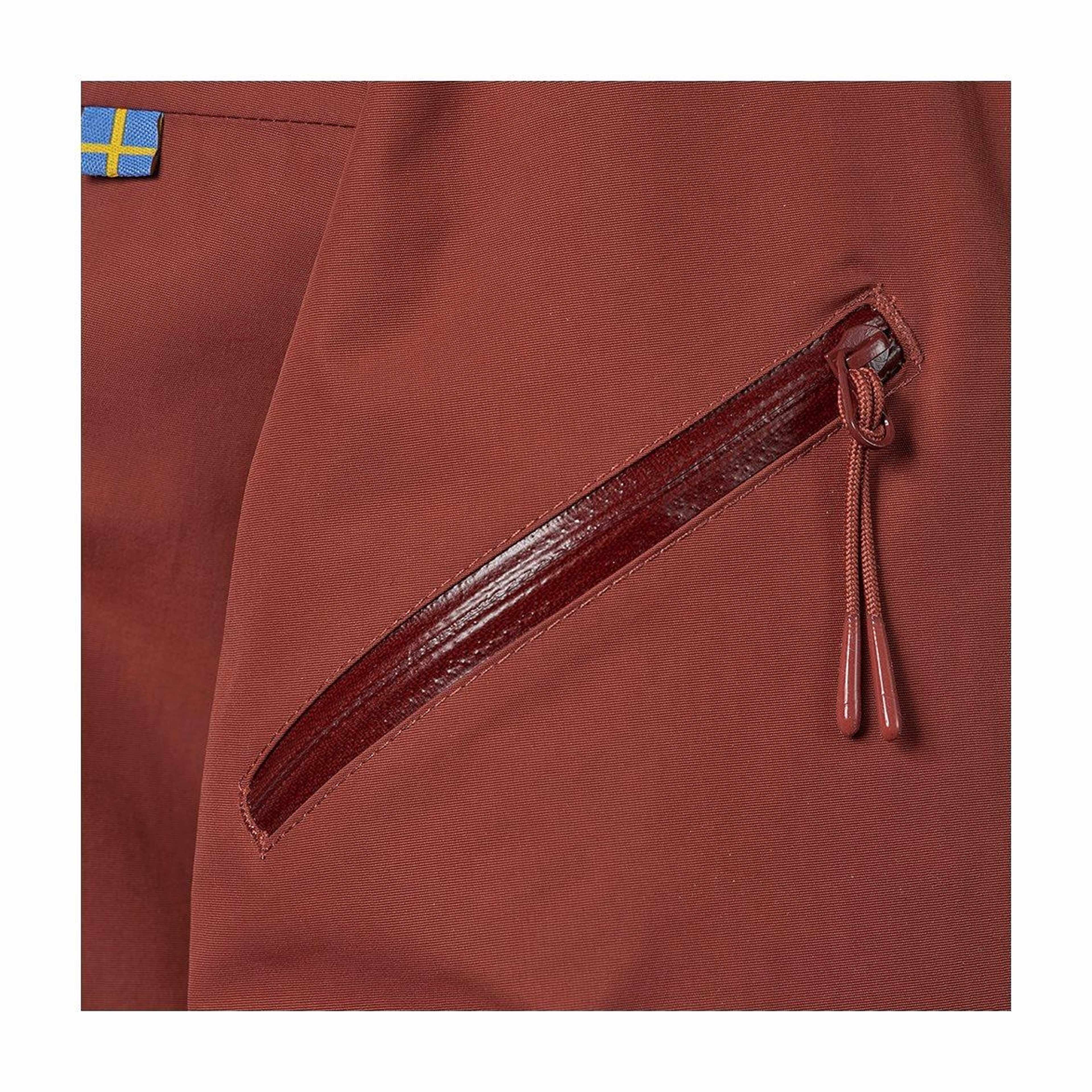 Carving Vinterjacka, från ISBJÖRN of Sweden, i färgen volcano. Klicka för att öppna bilden i stort format