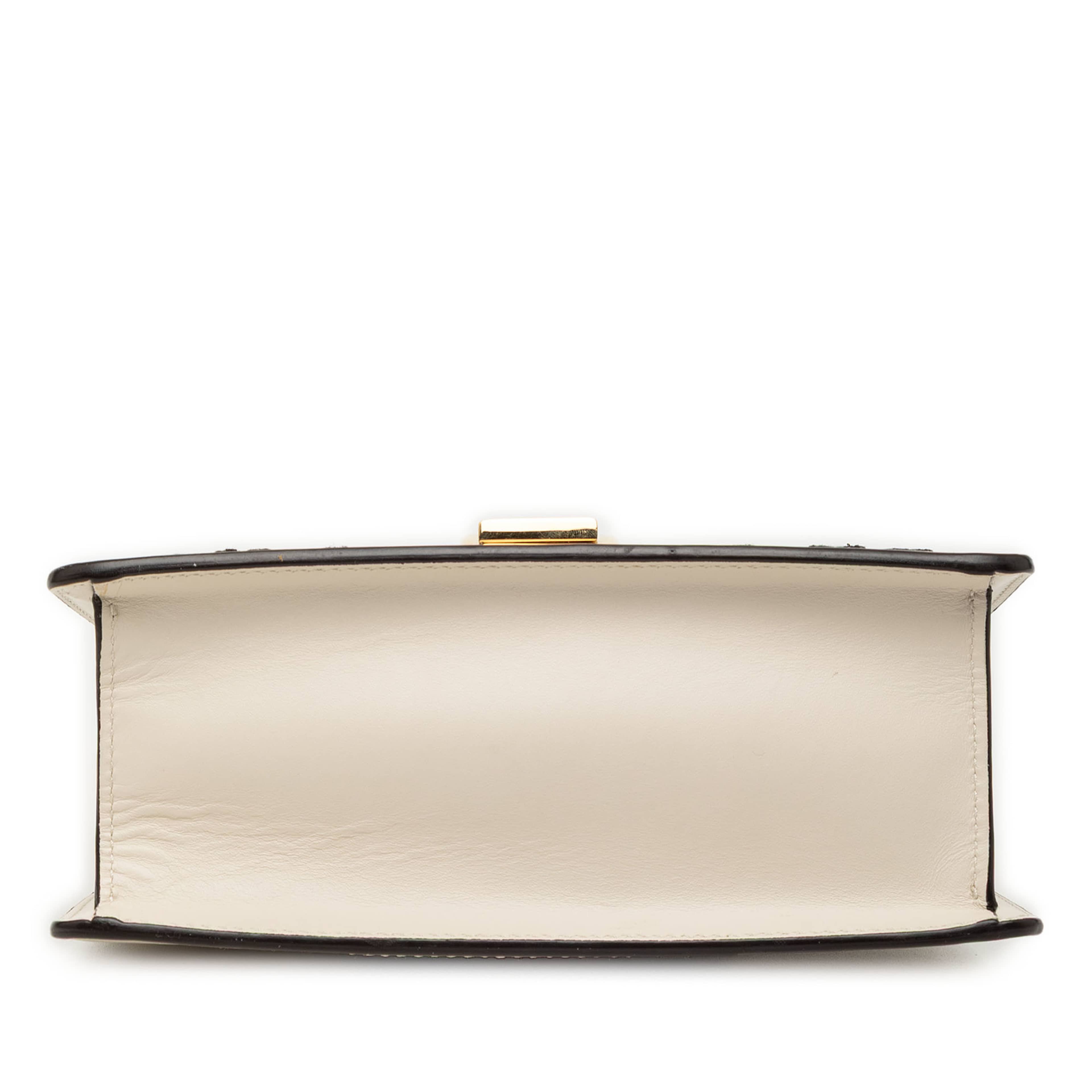 Gucci Mini Embroidered Leather Sylvie Satchel, från Luxclusif, i färgen white. Klicka för att öppna bilden i stort format