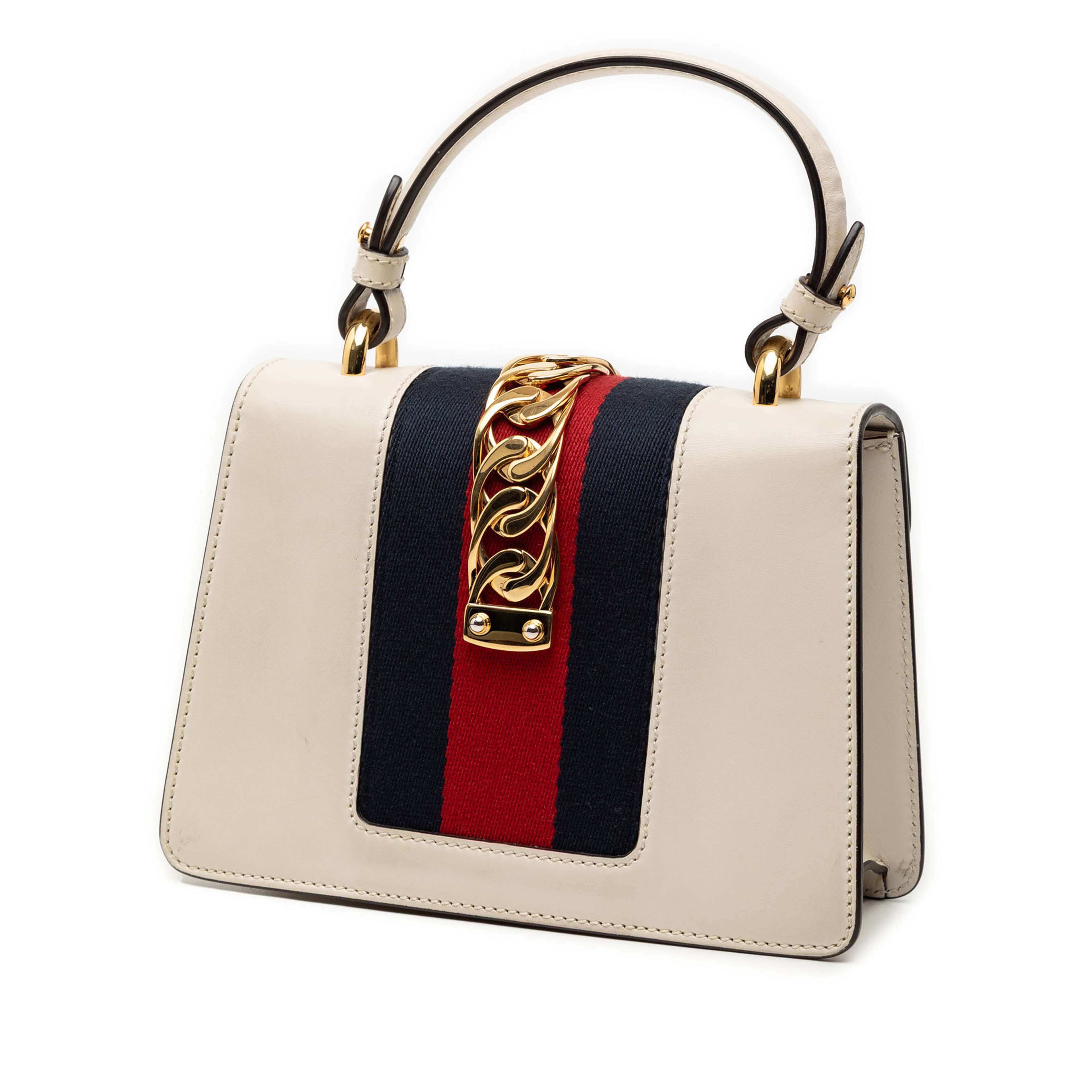Gucci Mini Embroidered Leather Sylvie Satchel, från Luxclusif, i färgen white. Klicka för att öppna bilden i stort format