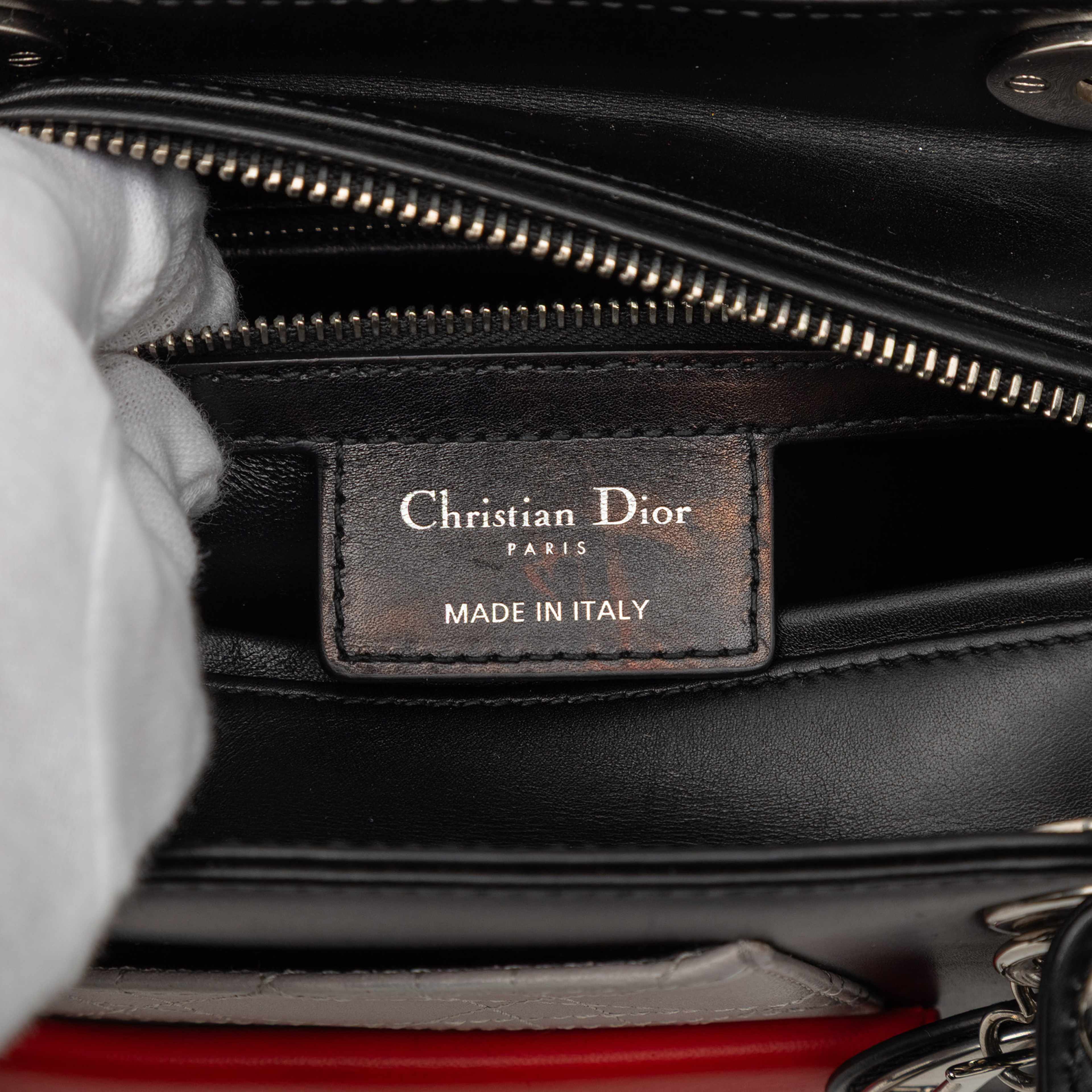 Dior Medium Calfskin Pockets Lady Dior, från Luxclusif, i färgen black. Klicka för att öppna bilden i stort format