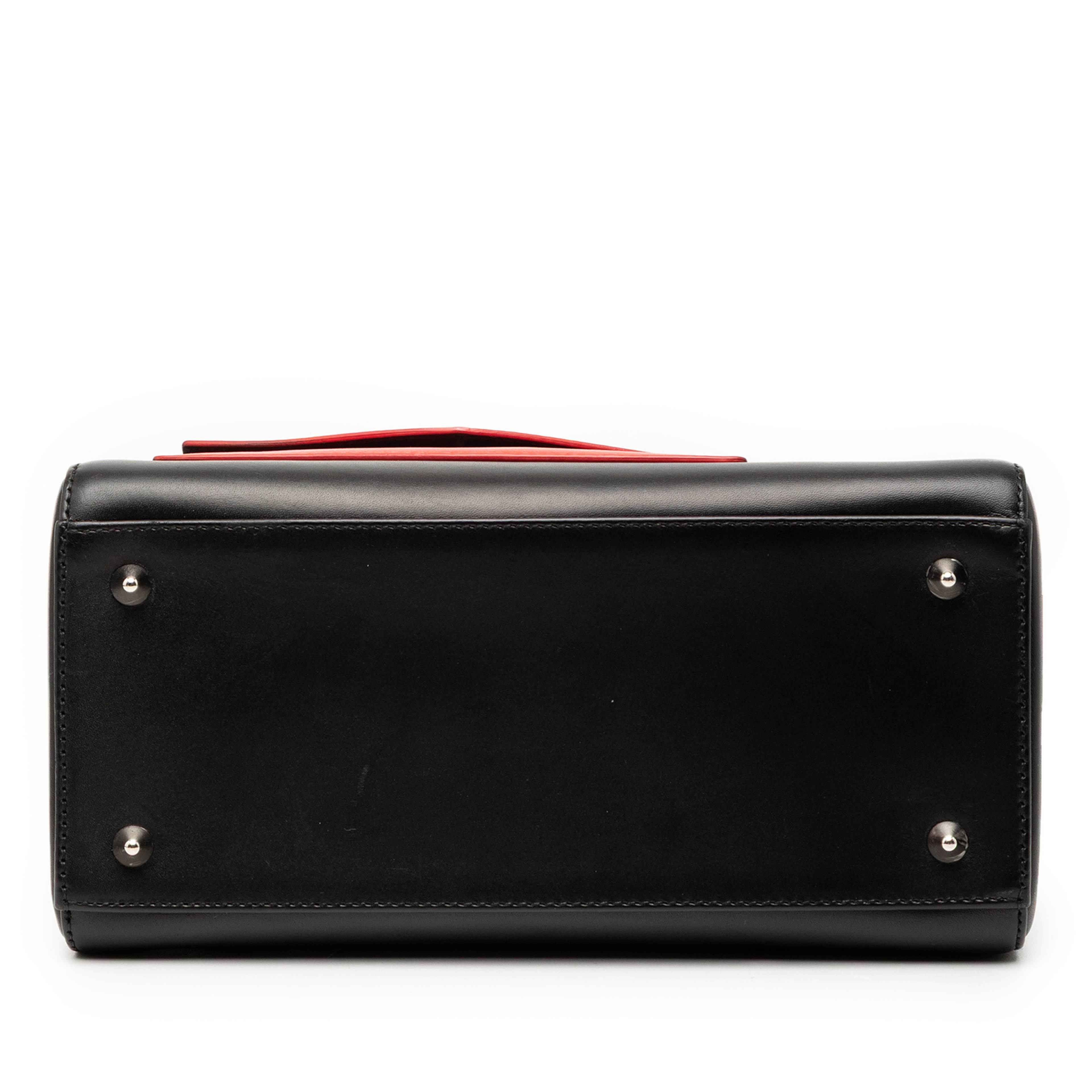 Dior Medium Calfskin Pockets Lady Dior, från Luxclusif, i färgen black. Klicka för att öppna bilden i stort format