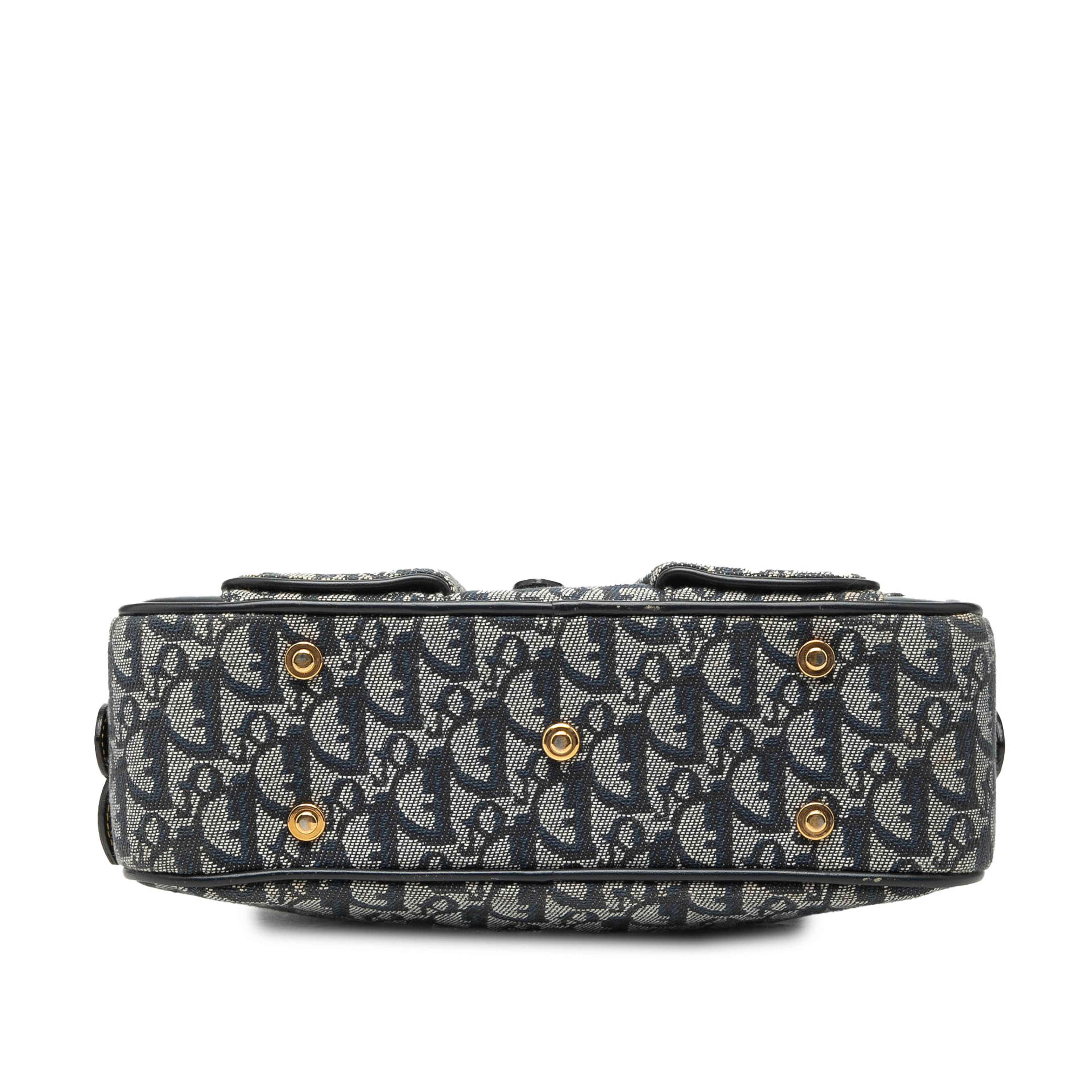 Dior Mini Diorissimo Canvas Double Saddle Bowler Bag, från Luxclusif, i färgen blue. Klicka för att öppna bilden i stort format