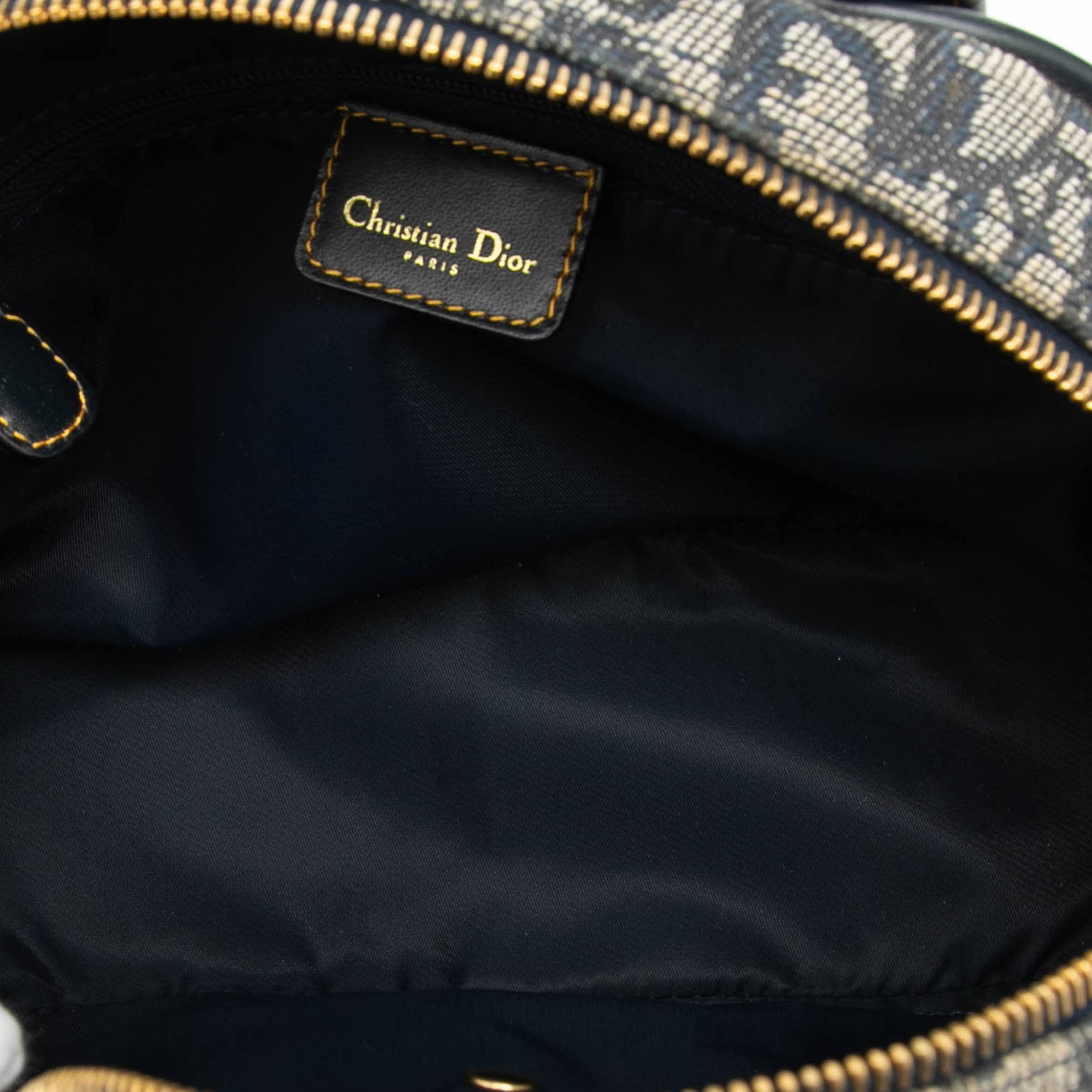 Dior Mini Diorissimo Canvas Double Saddle Bowler Bag, från Luxclusif, i färgen blue. Klicka för att öppna bilden i stort format