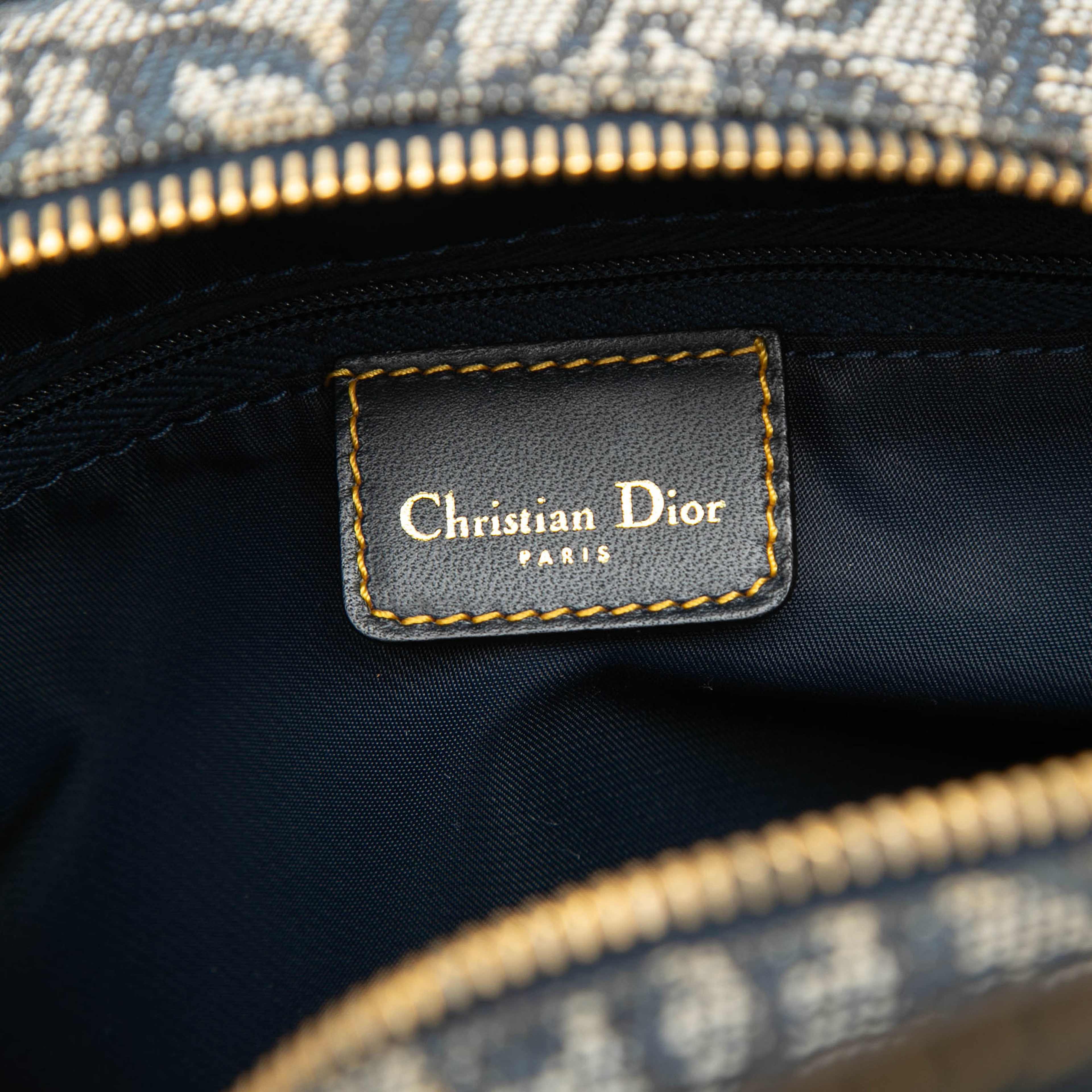 Dior Mini Diorissimo Canvas Double Saddle Bowler Bag, från Luxclusif, i färgen blue. Klicka för att öppna bilden i stort format