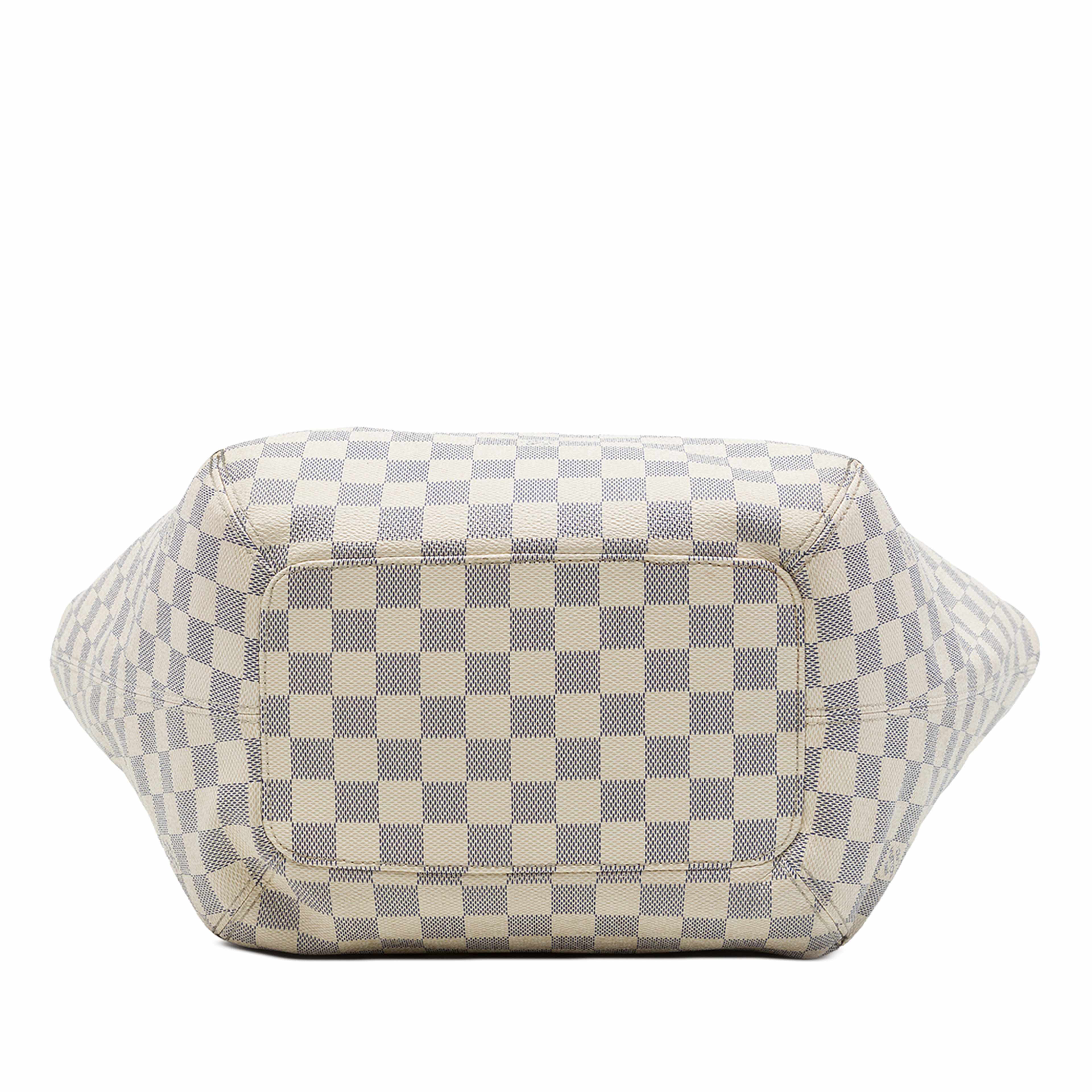 Louis Vuitton Damier Azur Salina Gm, från Luxclusif, i färgen vit. Klicka för att öppna bilden i stort format