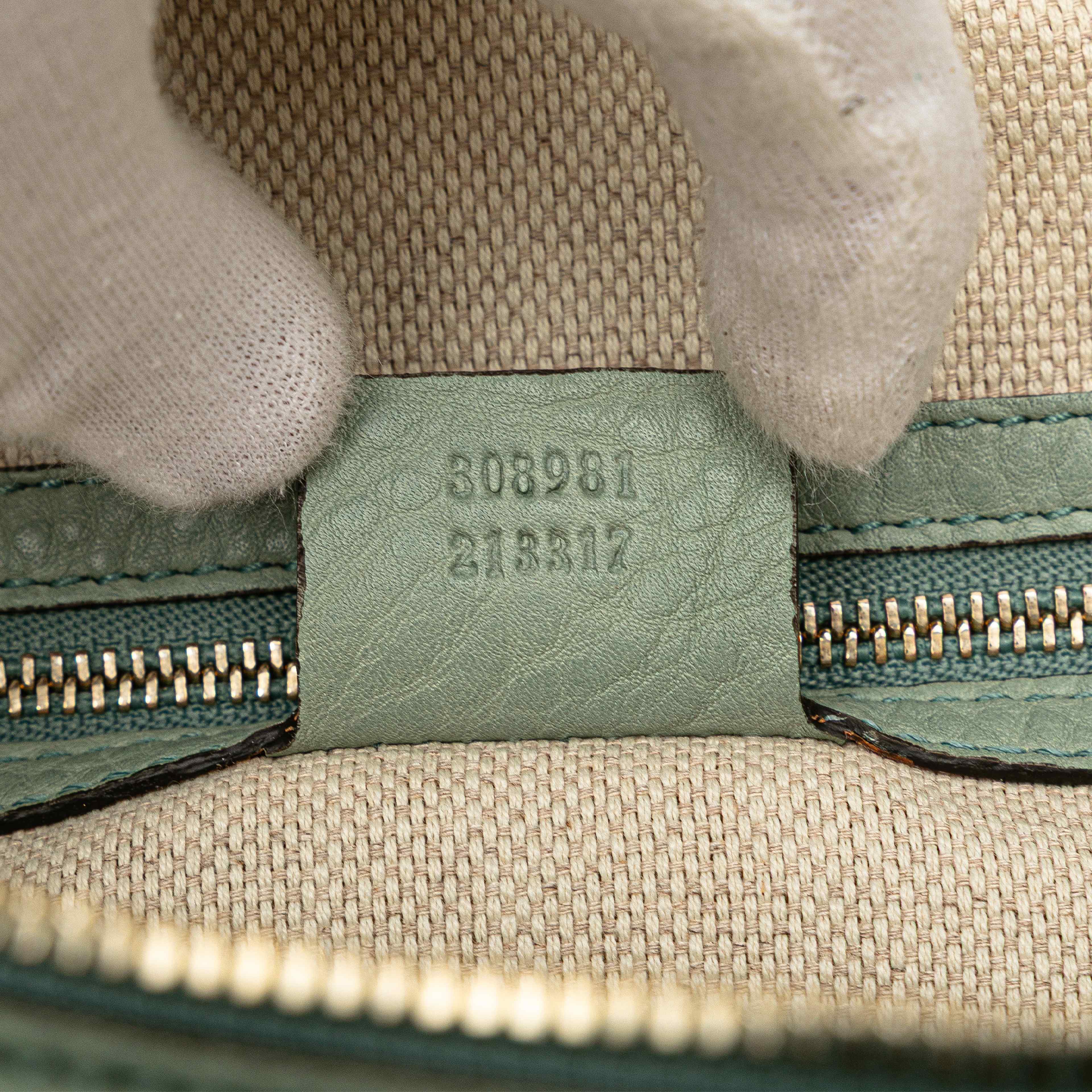 Gucci Leather Soho Chain Shoulder Bag, från Luxclusif, i färgen light blue. Klicka för att öppna bilden i stort format