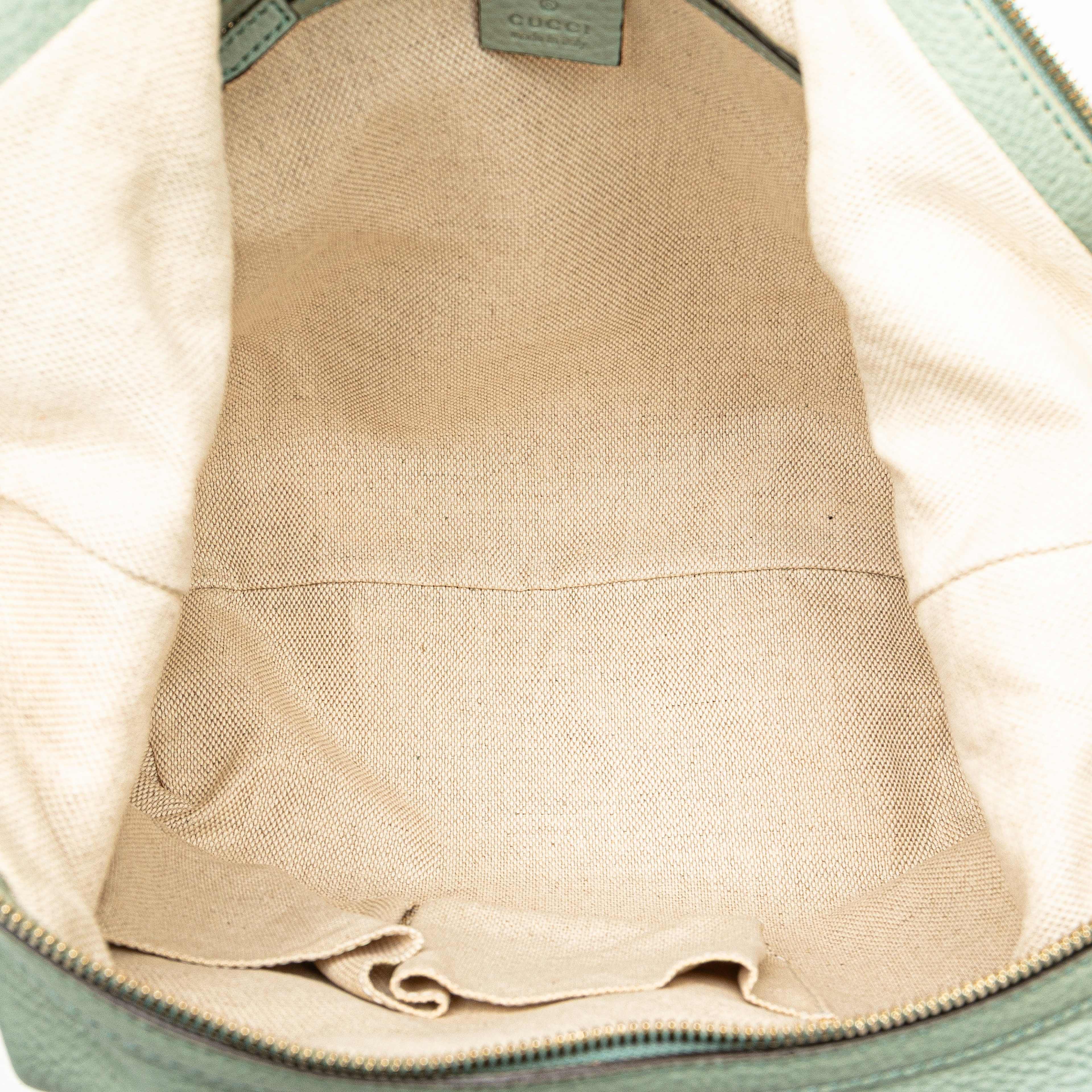 Gucci Leather Soho Chain Shoulder Bag, från Luxclusif, i färgen light blue. Klicka för att öppna bilden i stort format