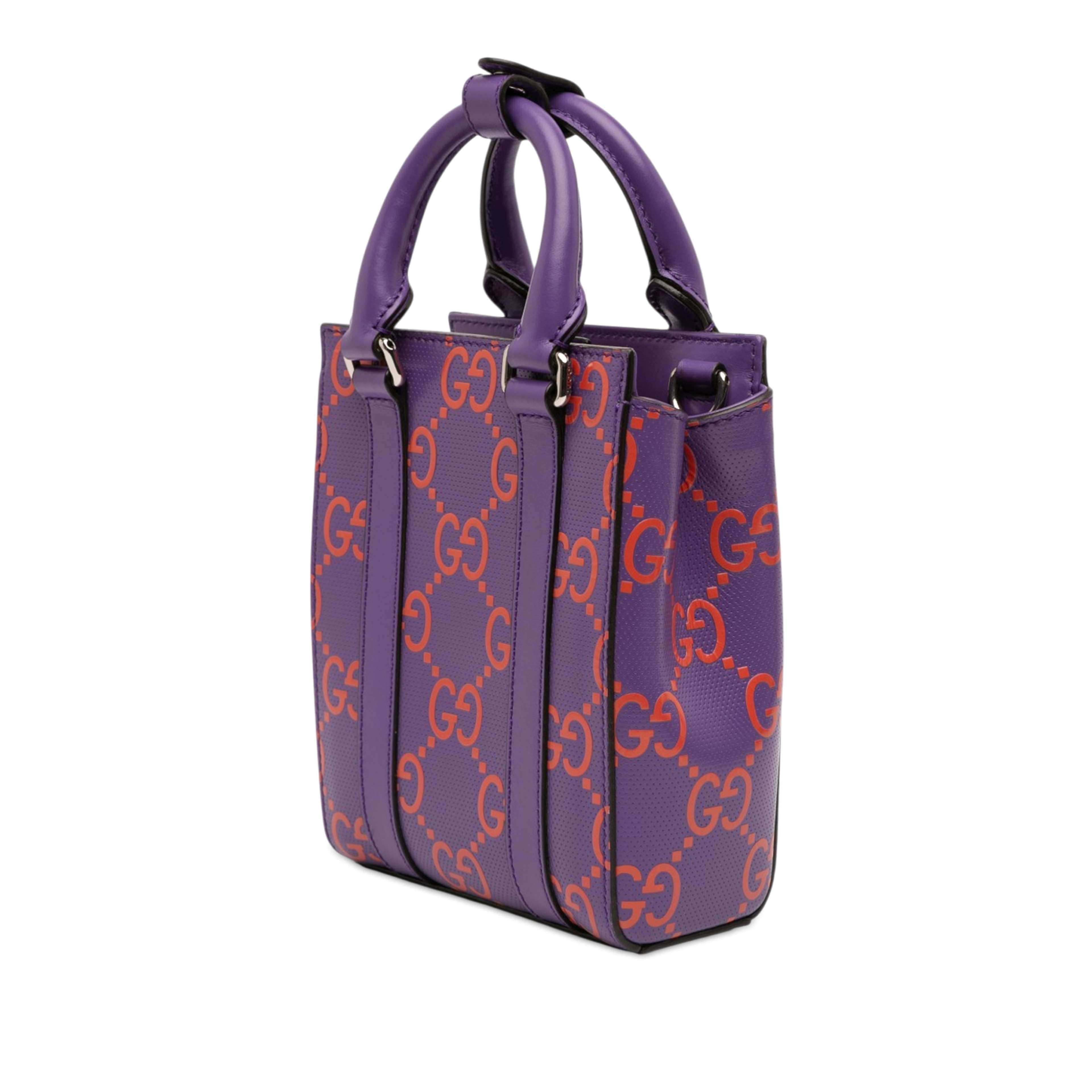 Gucci Mini Gg Embossed Perforated Leather Tote, från Luxclusif, i färgen purpur. Klicka för att öppna bilden i stort format