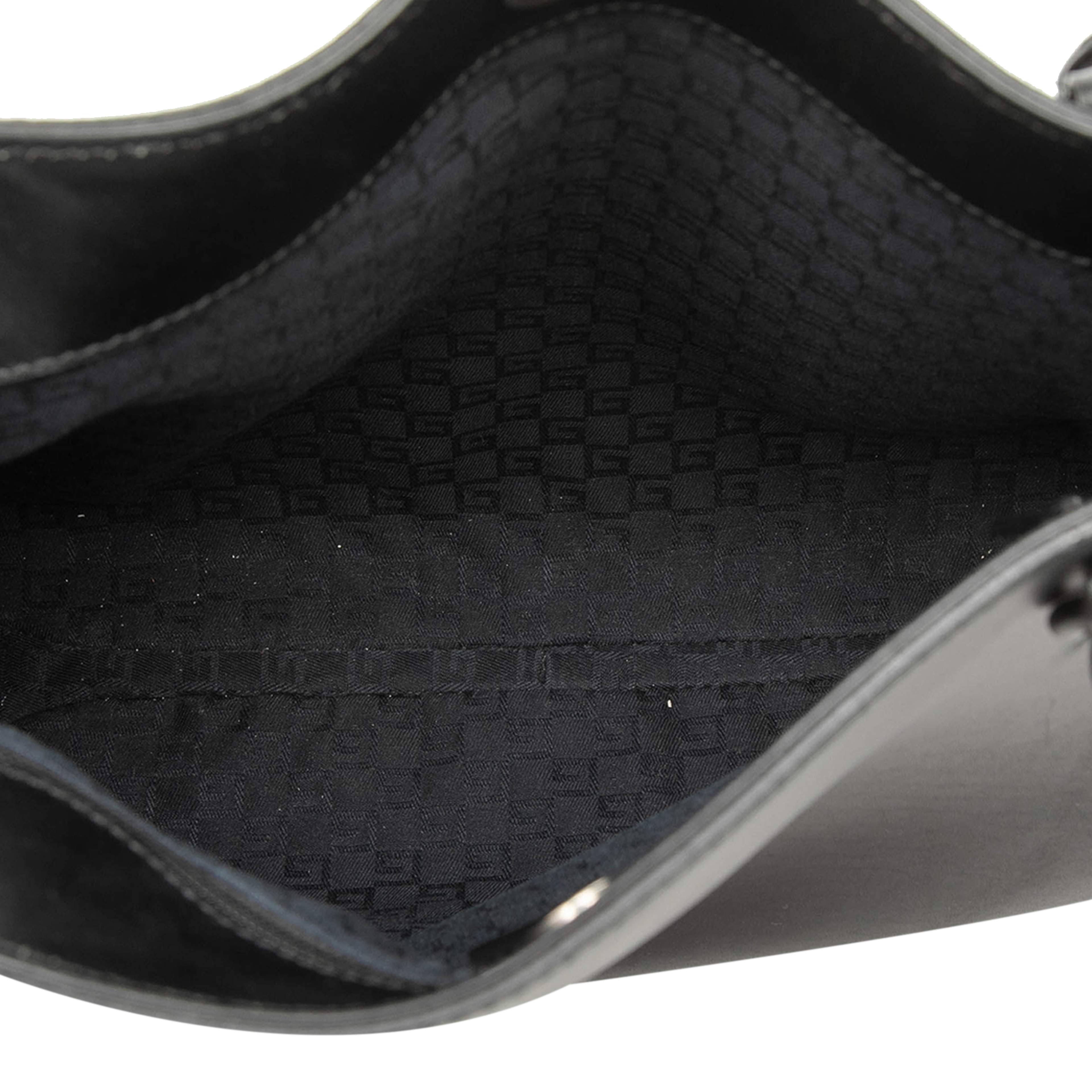 Gucci Calfskin Shoulder Bag, från Luxclusif, i färgen black. Klicka för att öppna bilden i stort format