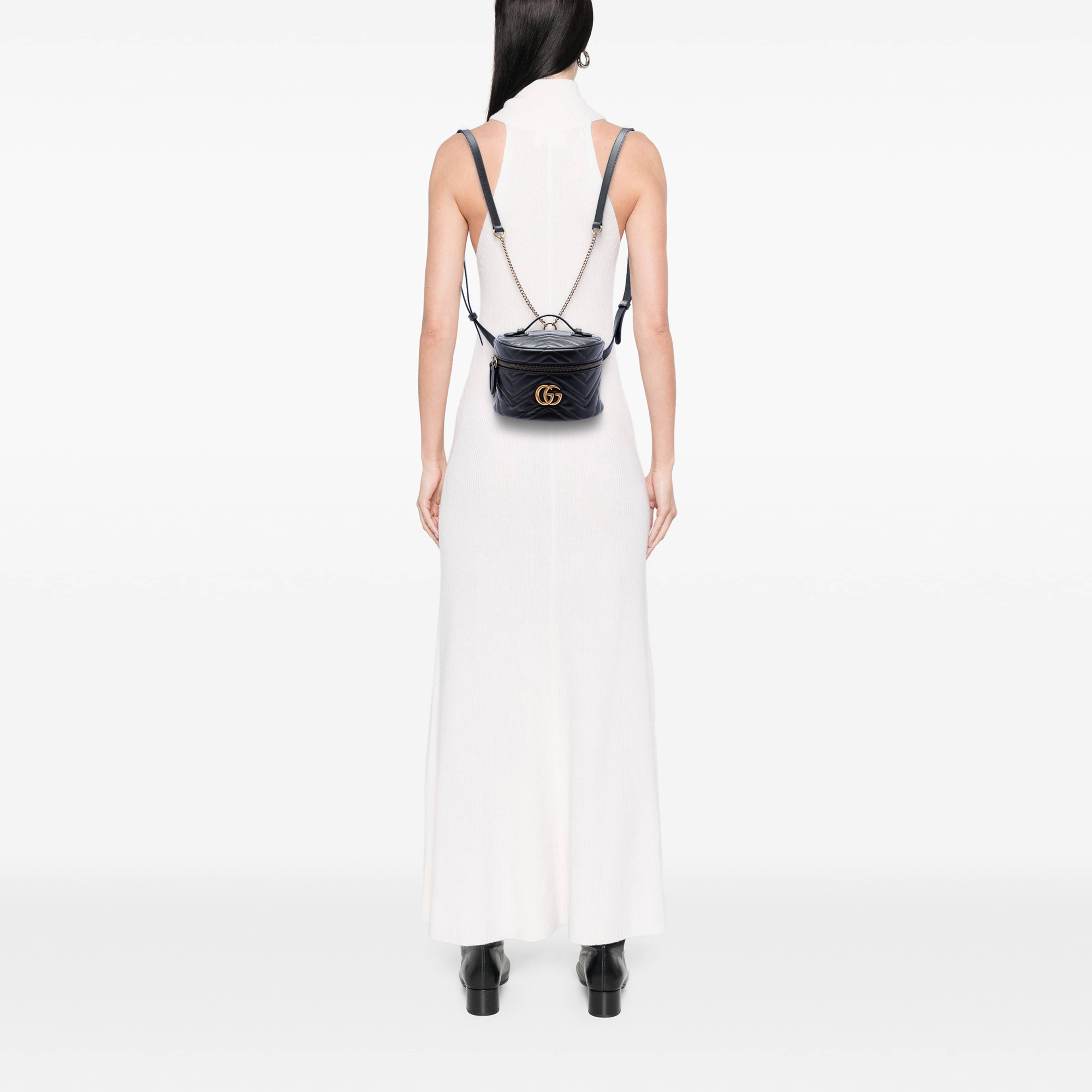 Gucci Mini Gg Marmont Matelasse Calfskin Round Backpack, från Luxclusif, i färgen svart. Klicka för att öppna bilden i stort format