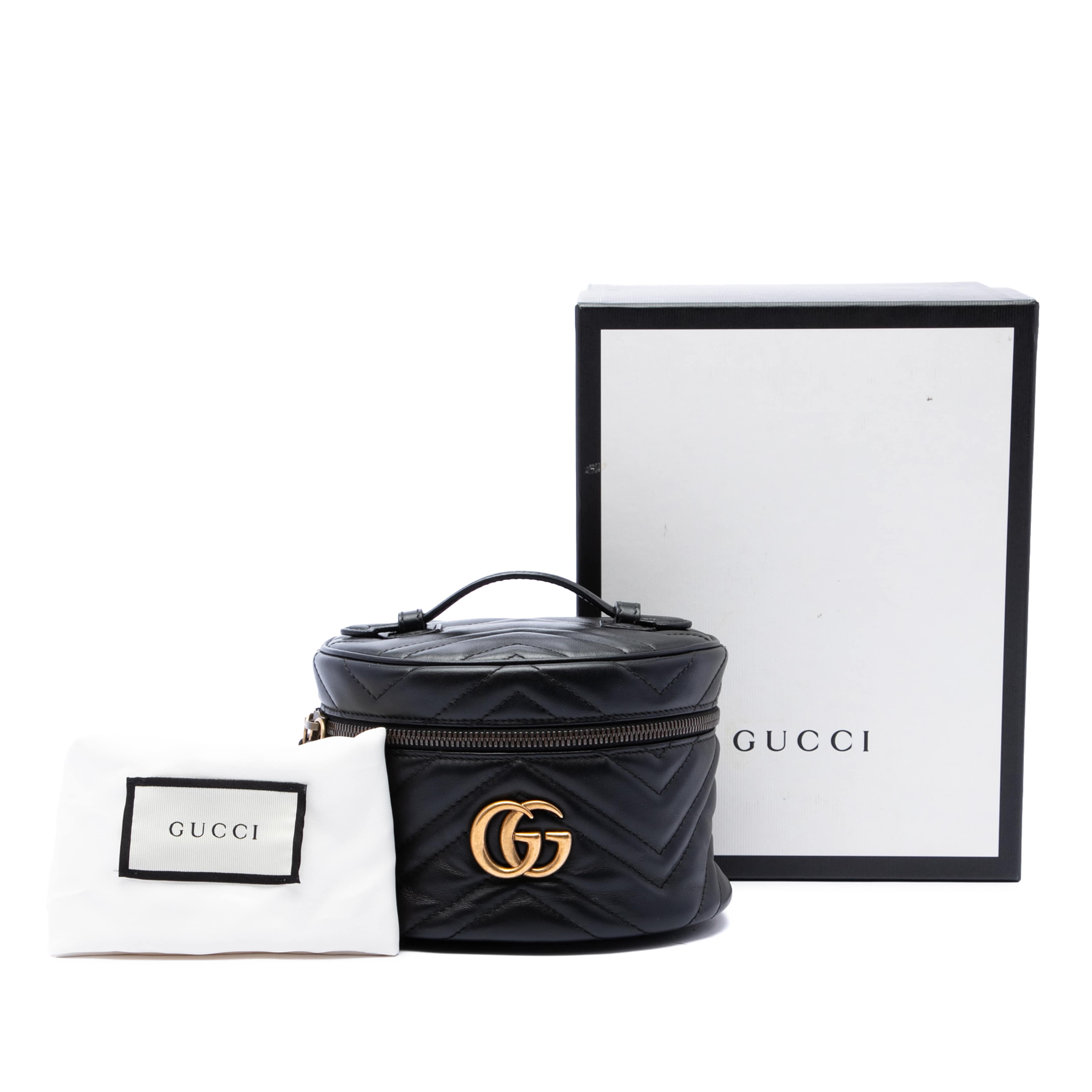 Gucci Mini Gg Marmont Matelasse Calfskin Round Backpack, från Luxclusif, i färgen svart. Klicka för att öppna bilden i stort format