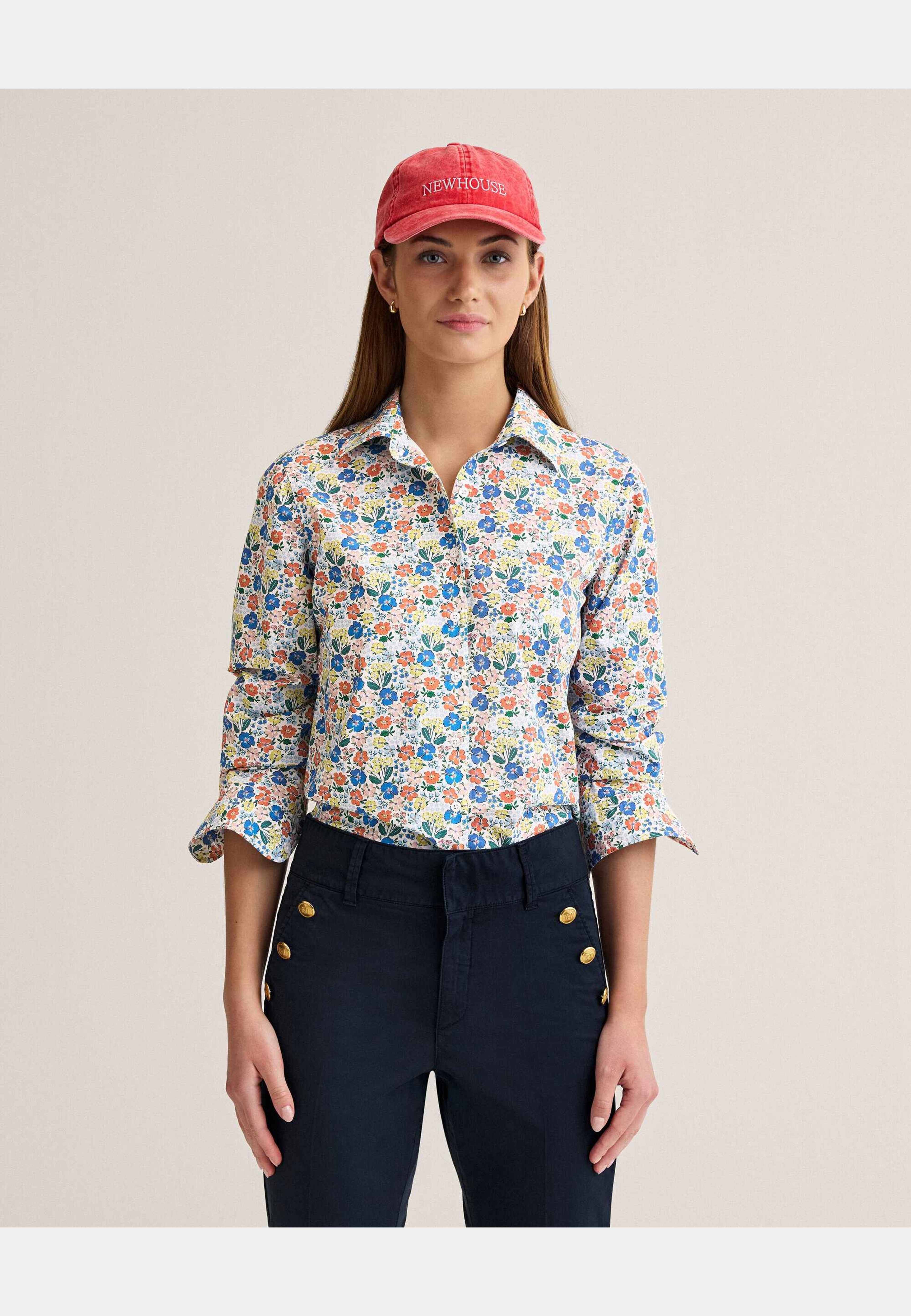 Linnea Flower Shirt, från Newhouse, i färgen offwhite. Klicka för att öppna bilden i stort format