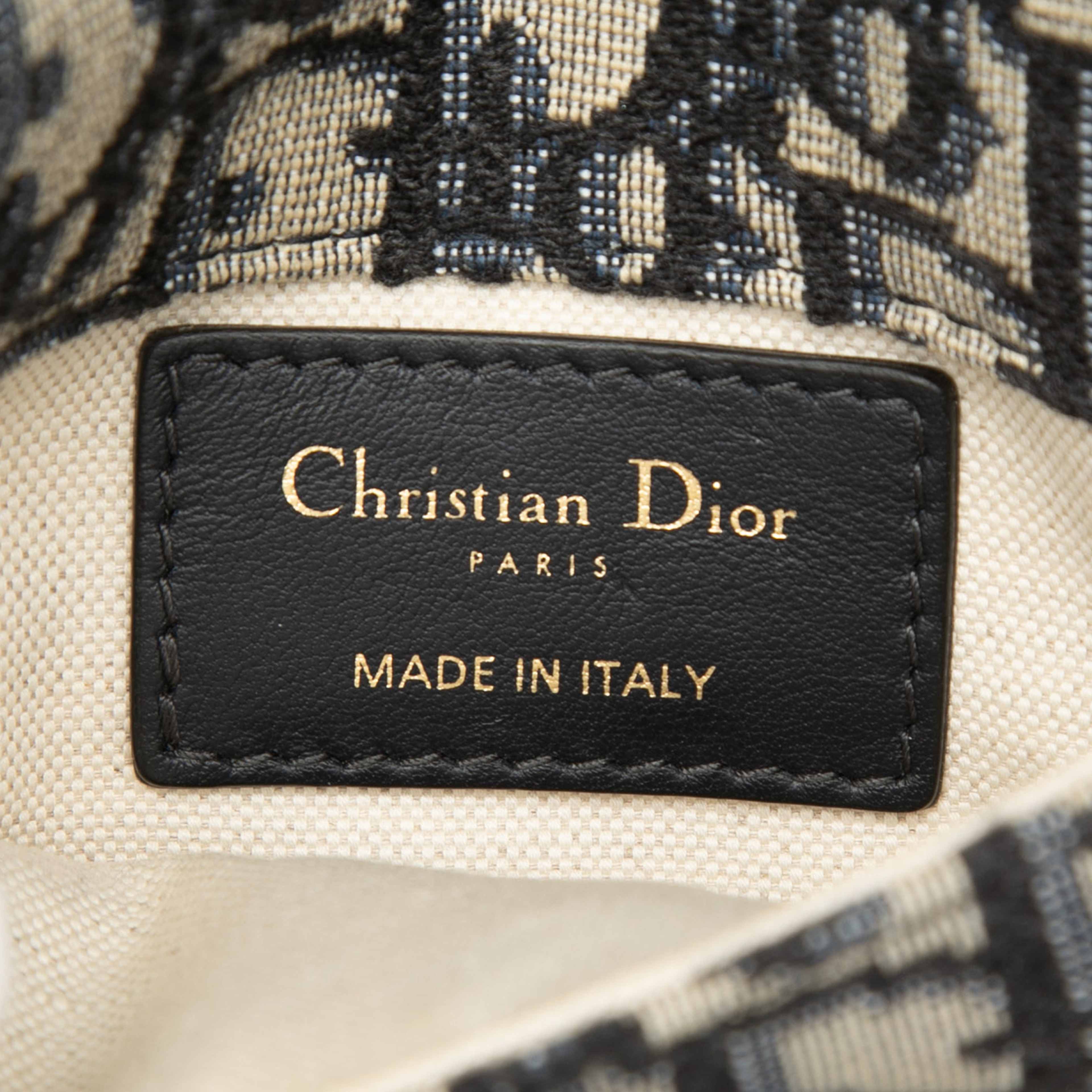 Dior Oblique Canvas Saddle Belt Bag, från Luxclusif, i färgen blå. Klicka för att öppna bilden i stort format