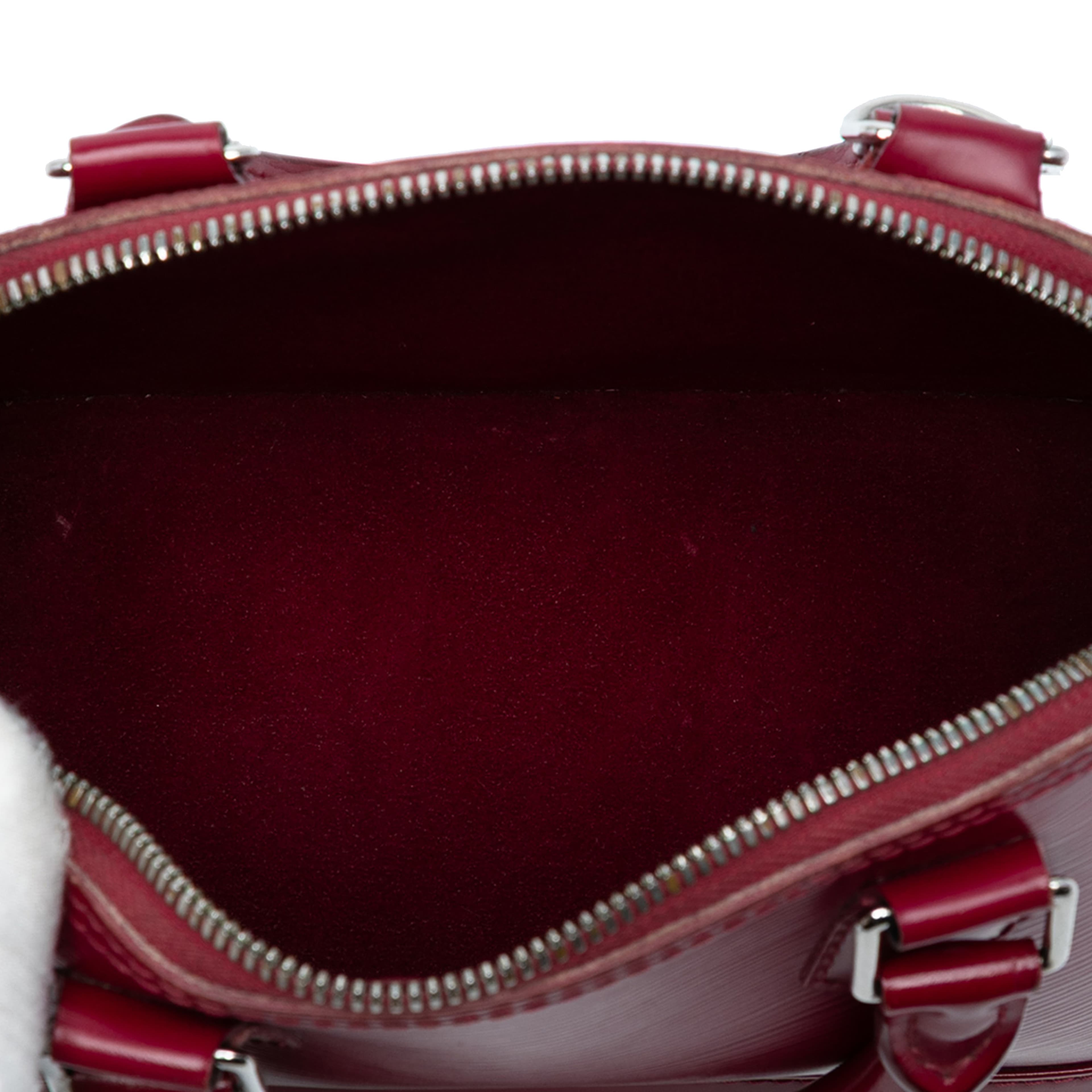 Louis Vuitton Epi Alma Bb, från Luxclusif, i färgen dark pink. Klicka för att öppna bilden i stort format