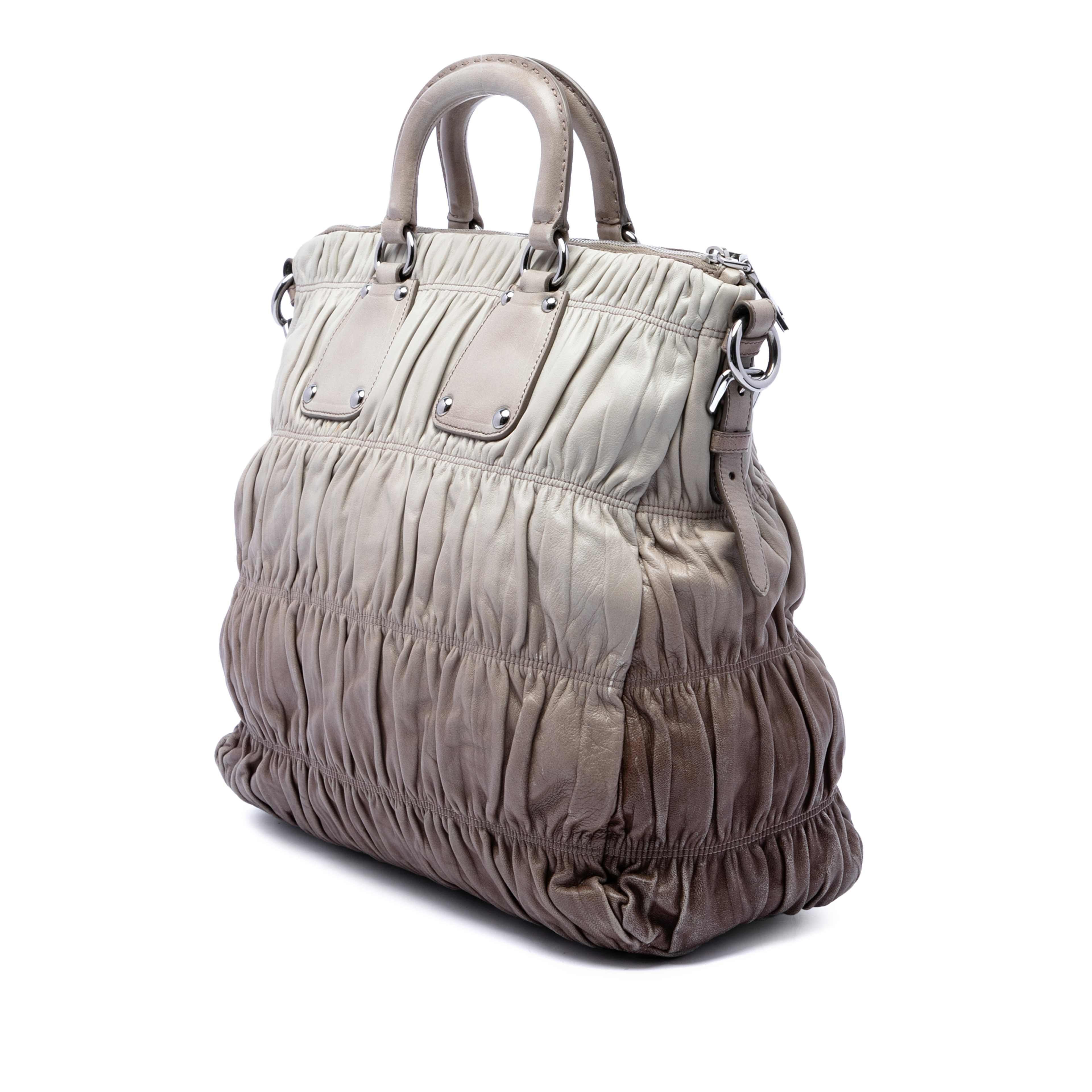 Prada Nappa Gaufre Ombre Satchel, från Luxclusif, i färgen beige. Klicka för att öppna bilden i stort format