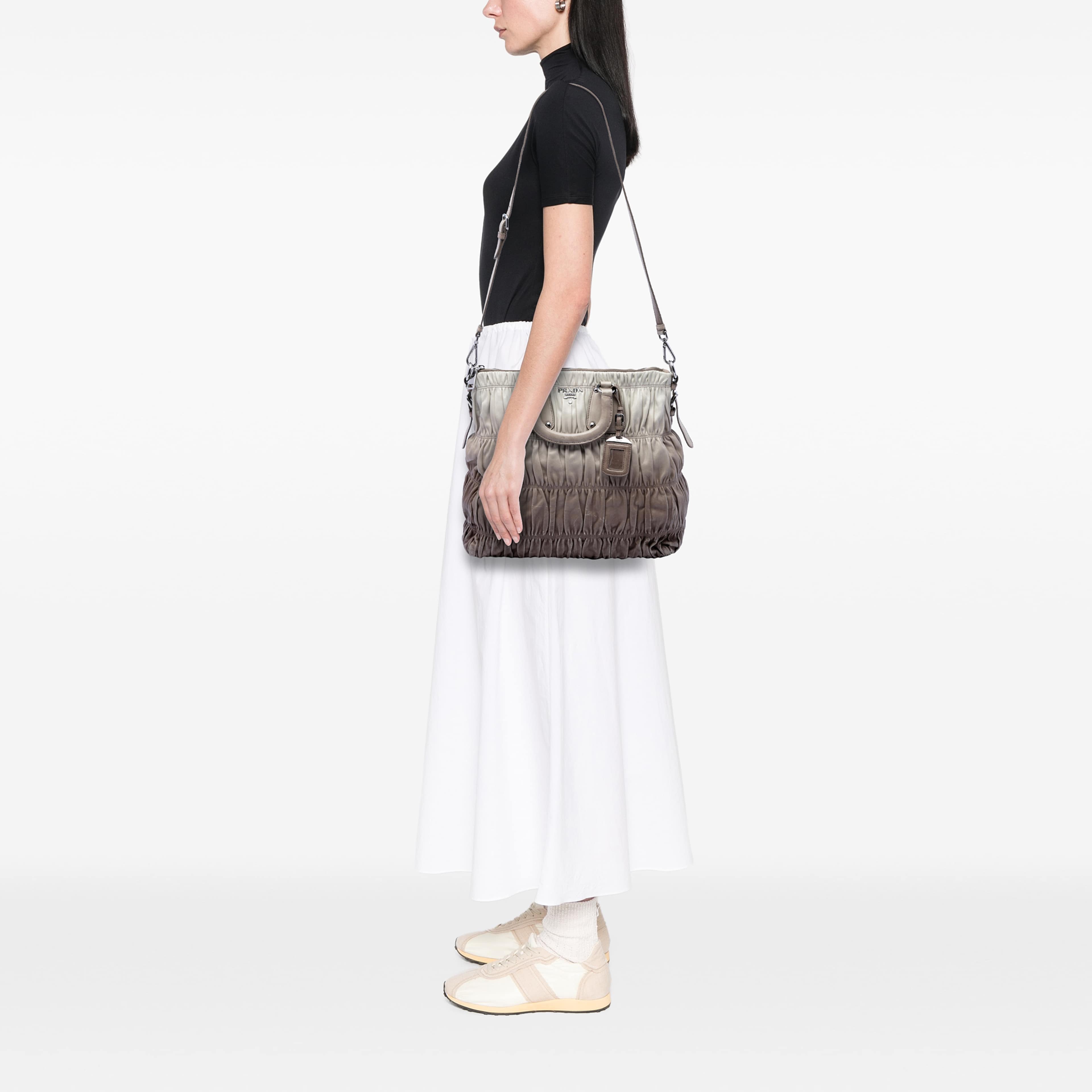 Prada Nappa Gaufre Ombre Satchel, från Luxclusif, i färgen beige. Klicka för att öppna bilden i stort format