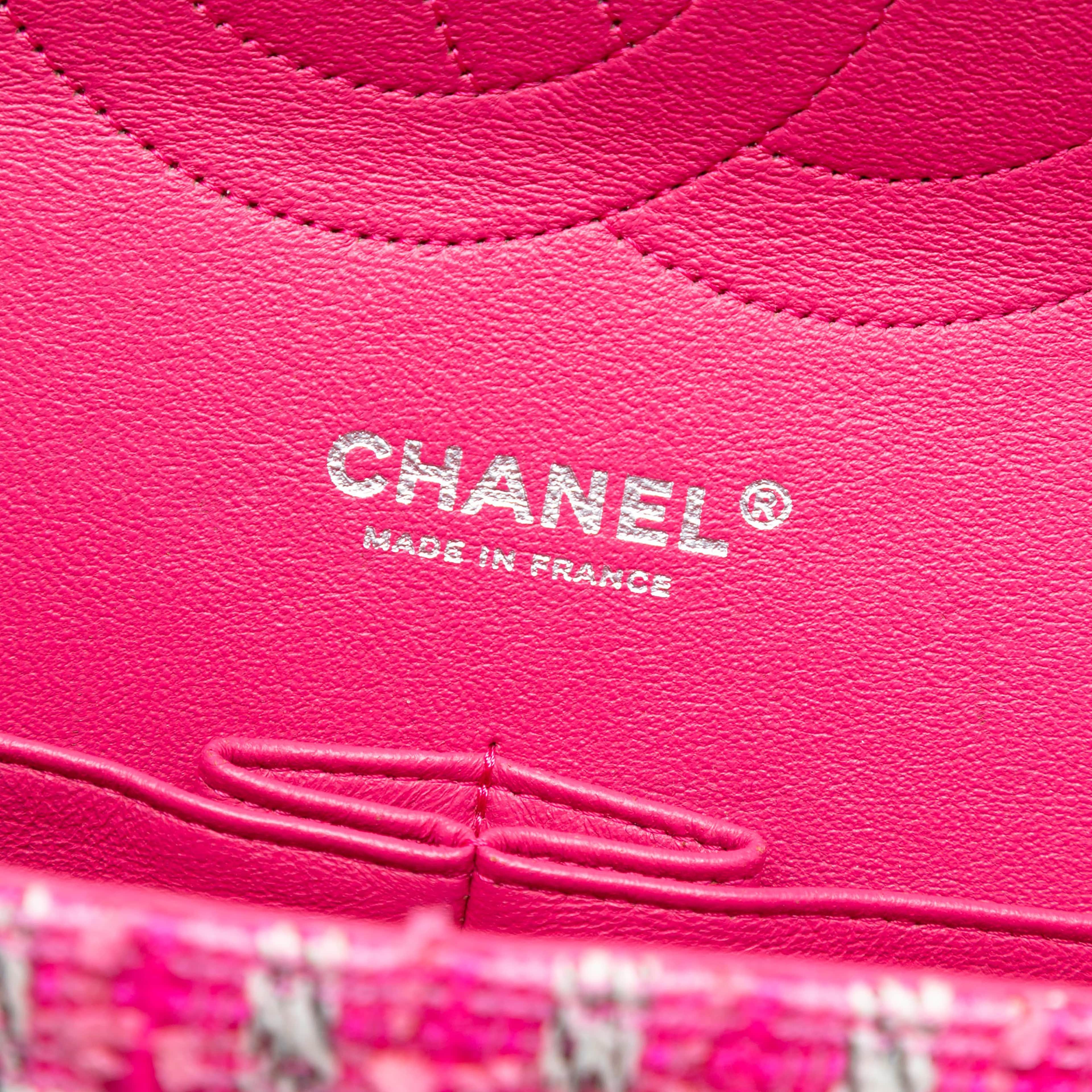 Chanel Jumbo Classic Tweed Double Flap, från Luxclusif, i färgen pink. Klicka för att öppna bilden i stort format