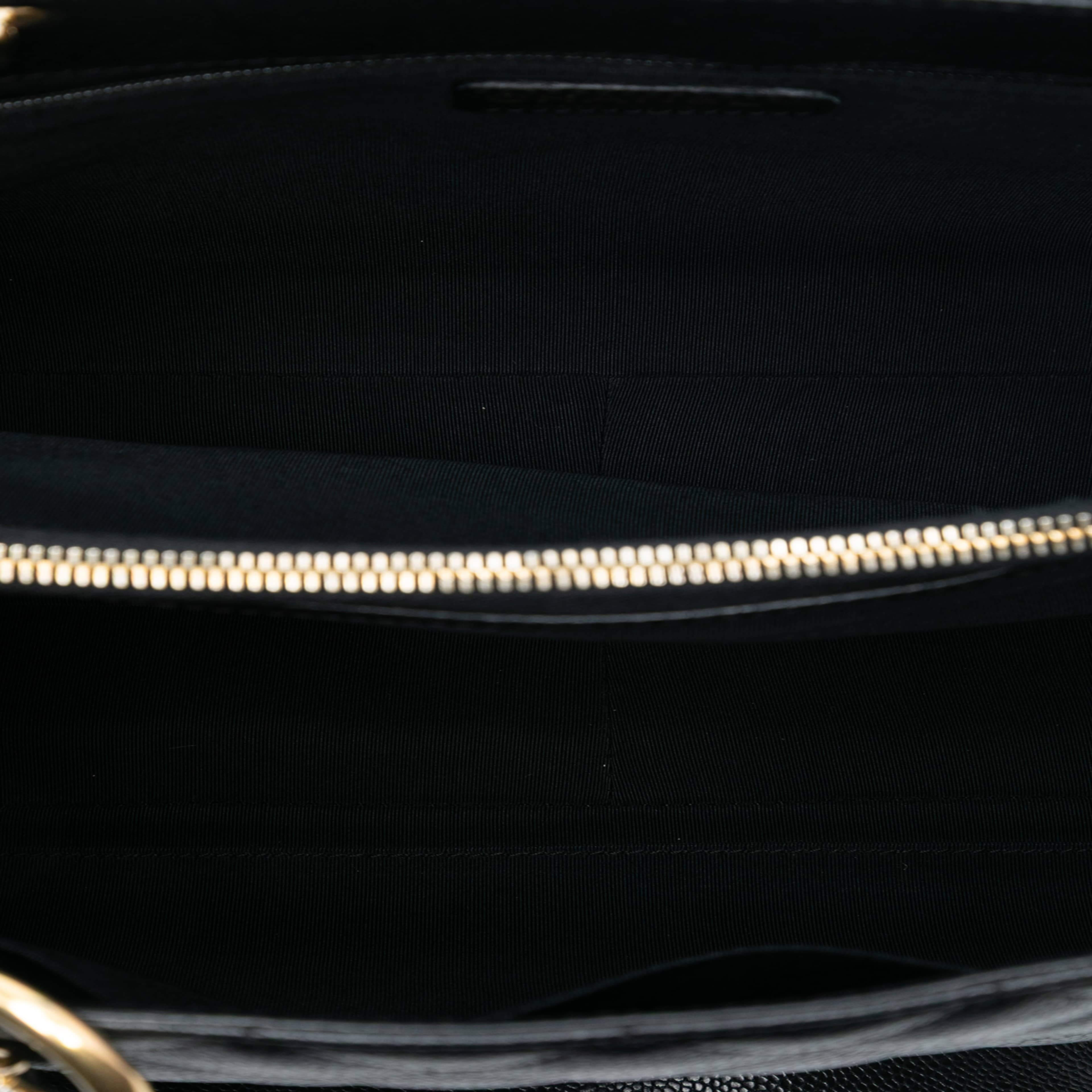 Chanel Caviar Grand Shopping Tote, från Luxclusif, i färgen black. Klicka för att öppna bilden i stort format