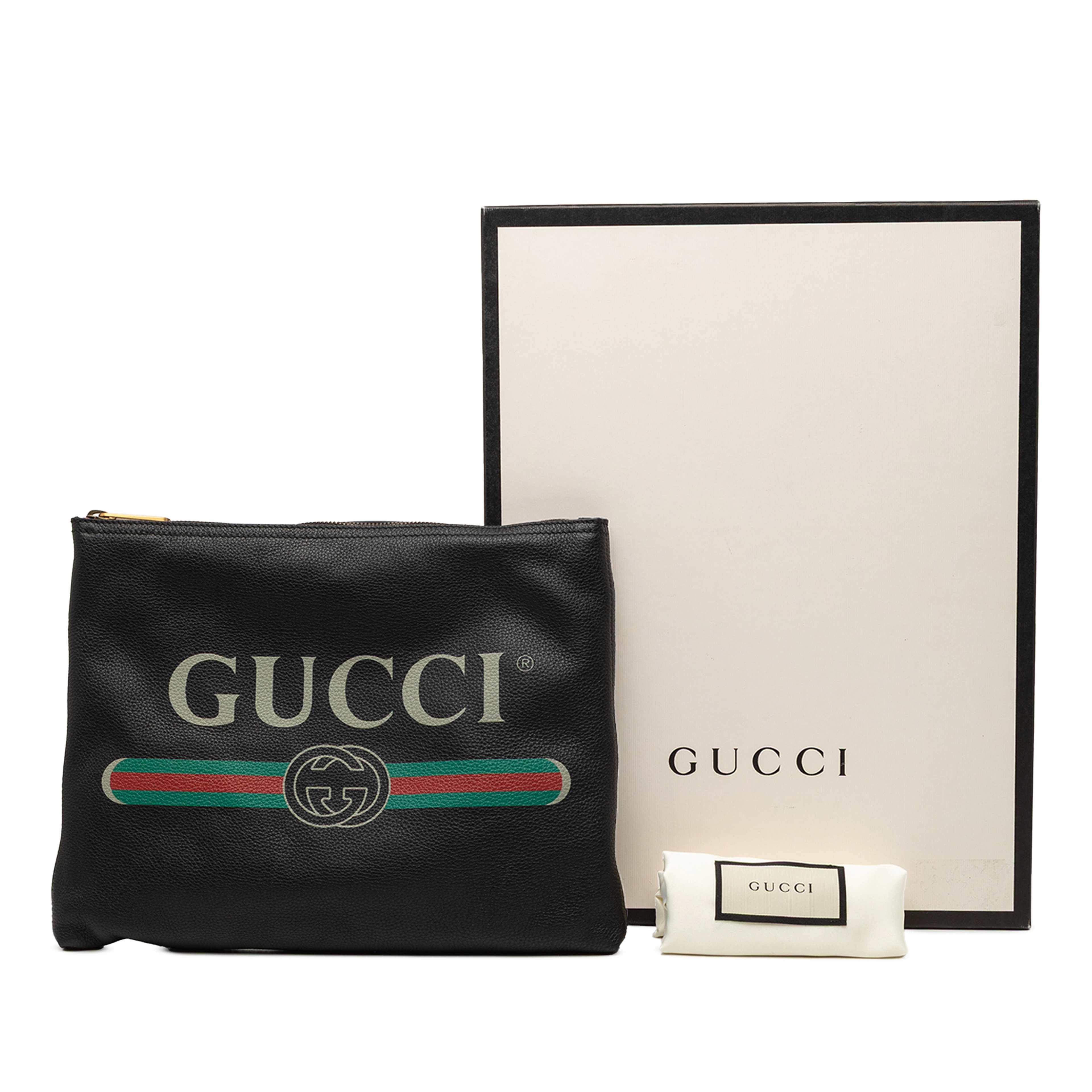 Gucci Medium Calfskin Logo Portfolio Clutch, från Luxclusif, i färgen svart. Klicka för att öppna bilden i stort format