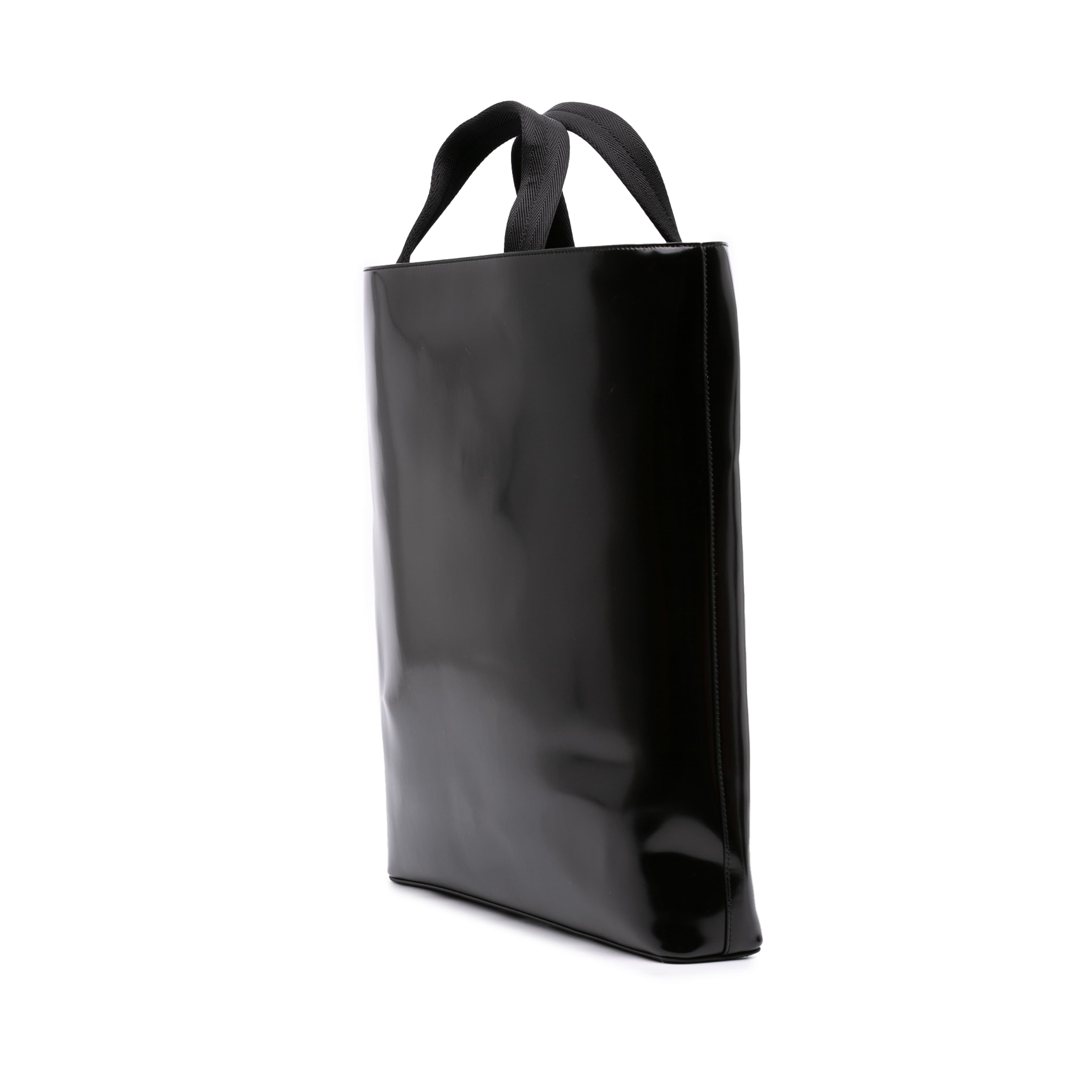Prada Spazzolato Leather Tote, från Luxclusif, i färgen svart. Klicka för att öppna bilden i stort format