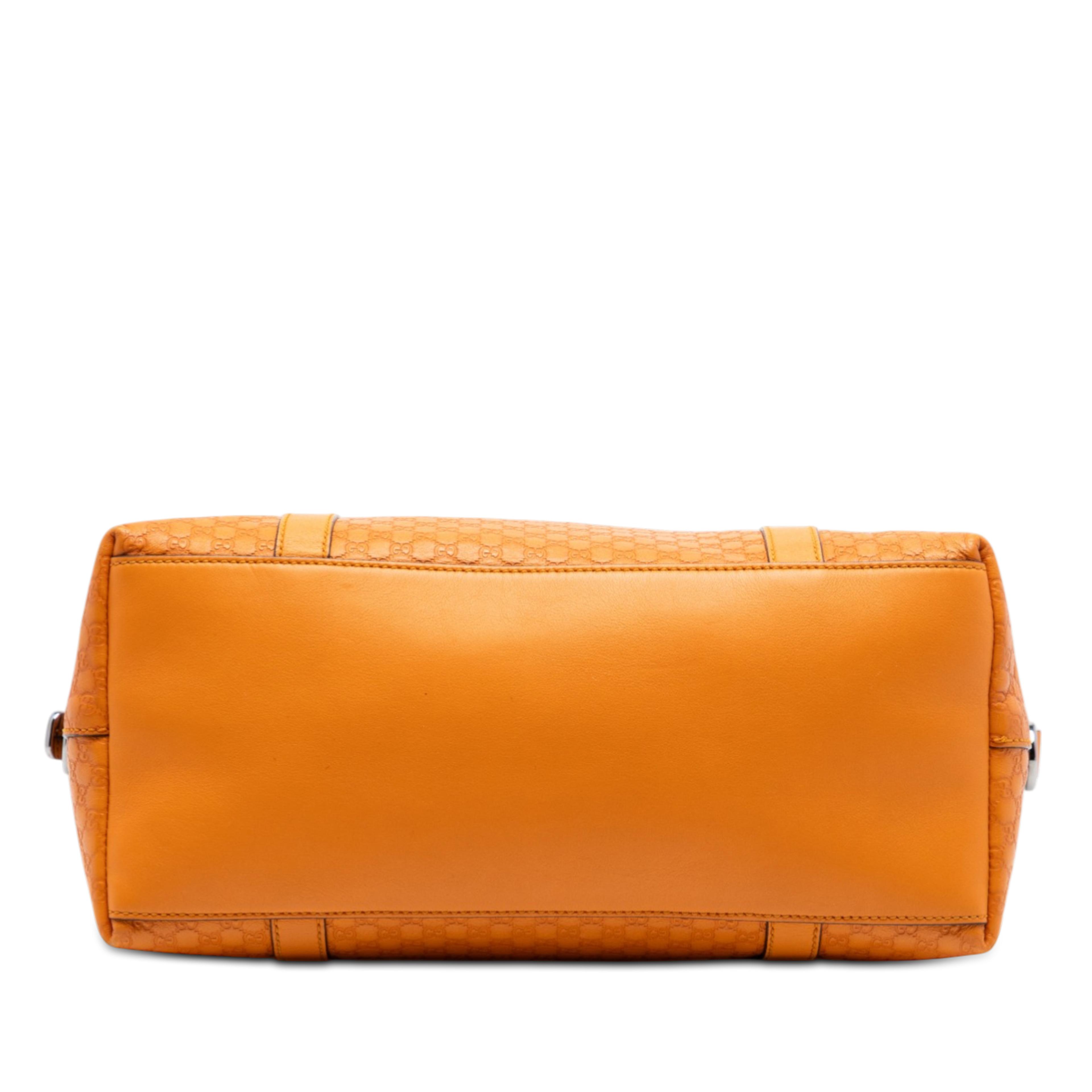 Gucci Medium Microguccissima Gg Charm Dome Satchel, från Luxclusif, i färgen orange. Klicka för att öppna bilden i stort format