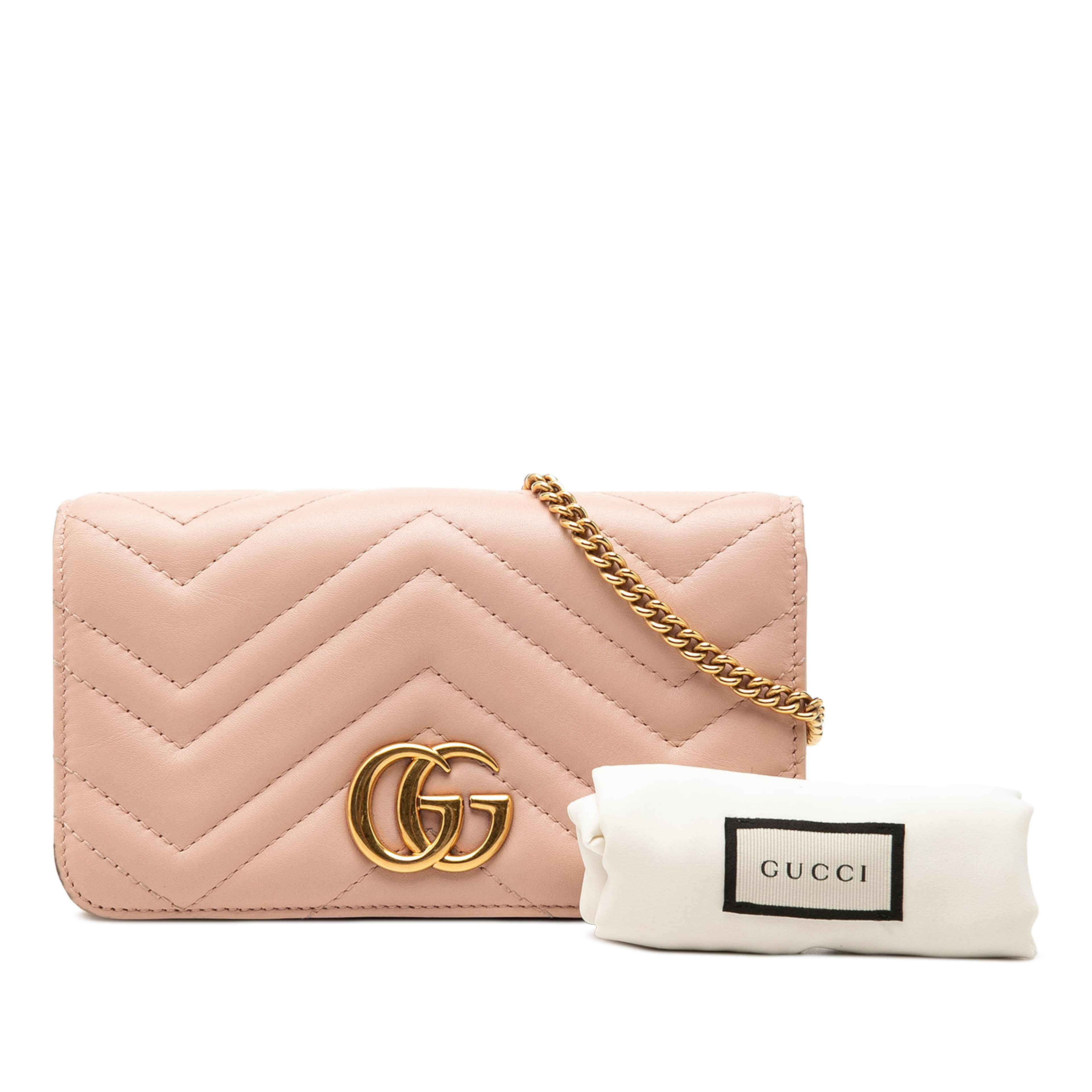 Gucci Mini Gg Marmont Matelasse Calfskin Wallet On Chain, från Luxclusif, i färgen rosa. Klicka för att öppna bilden i stort format
