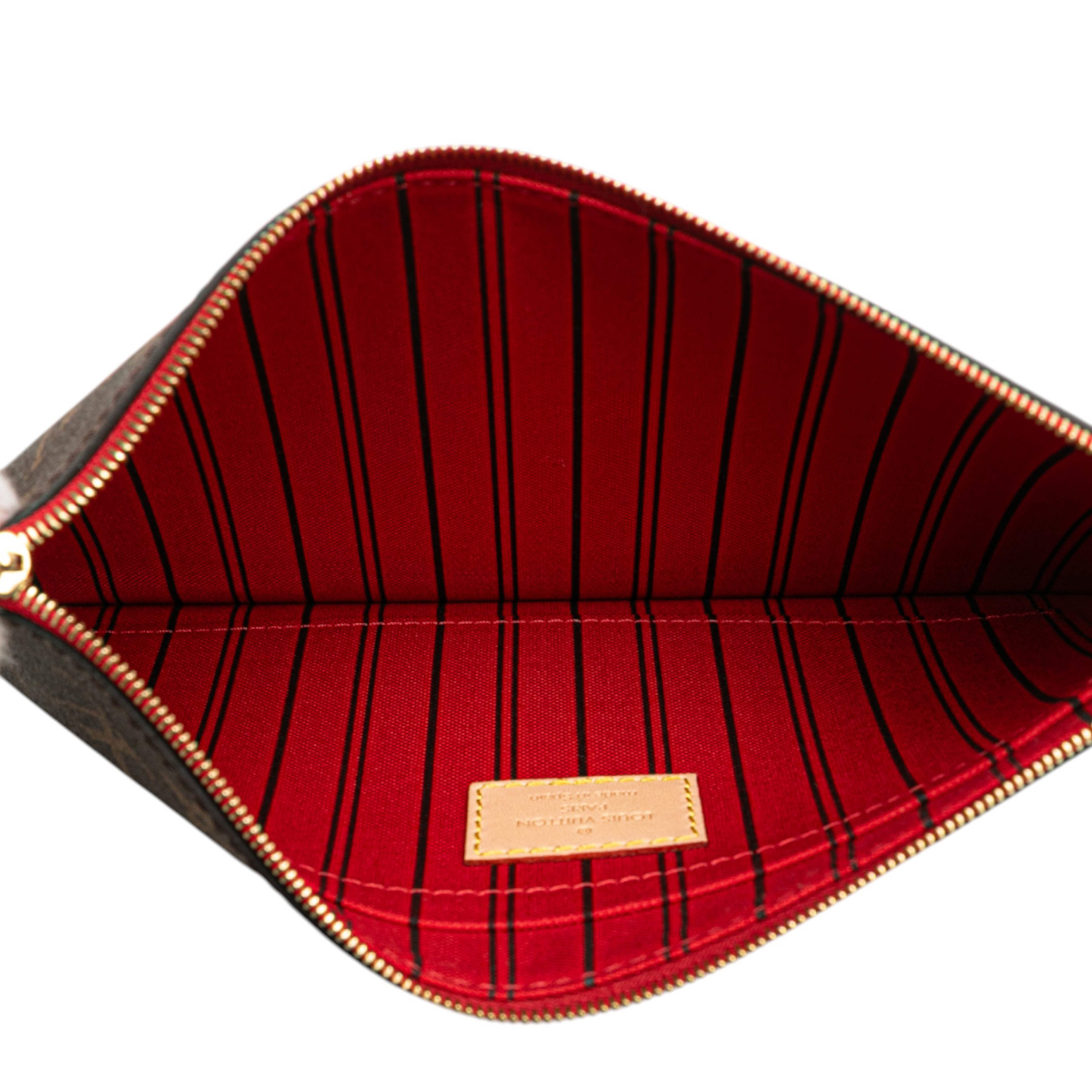 Louis Vuitton Monogram Neverfull Pouch, från Luxclusif, i färgen brown. Klicka för att öppna bilden i stort format