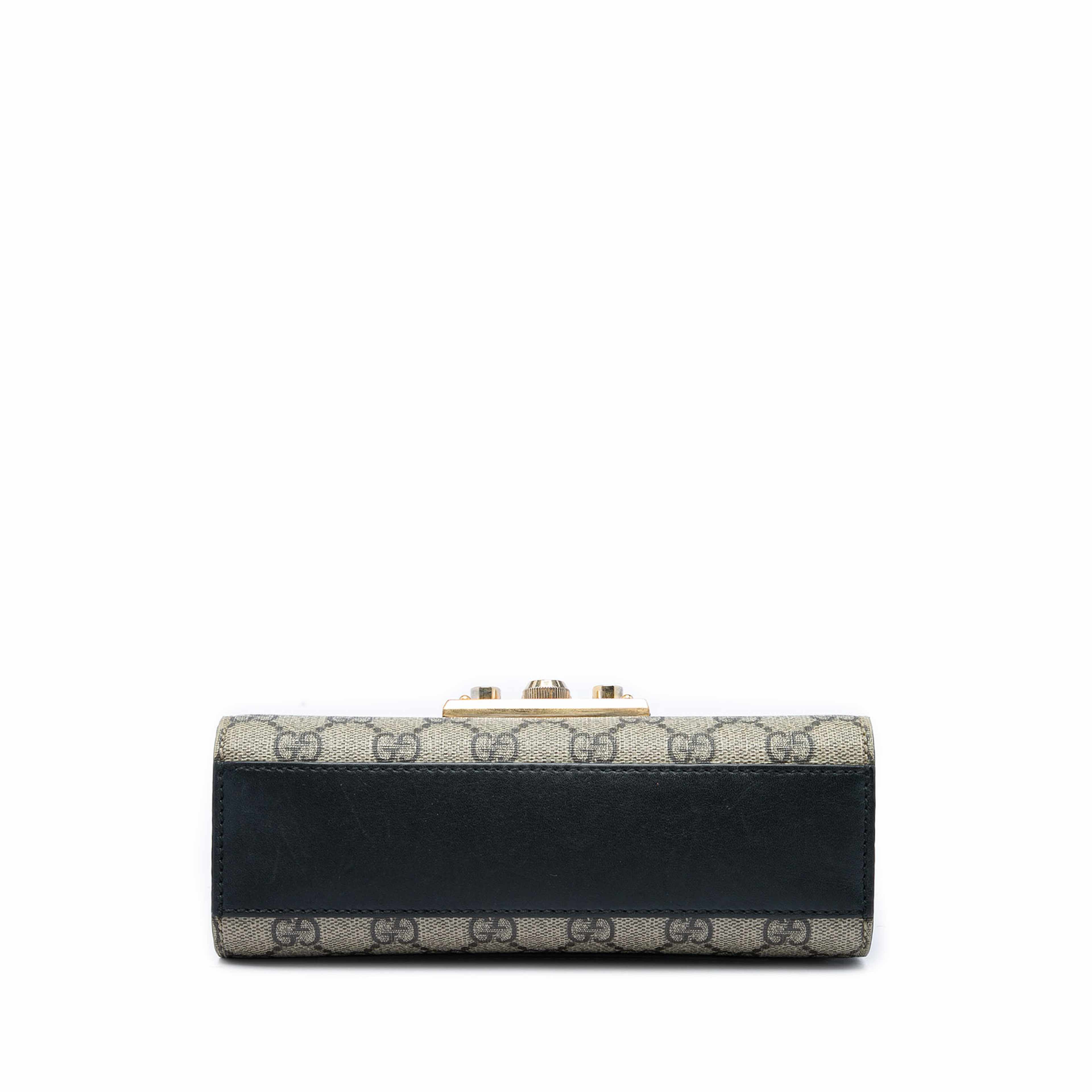 Gucci Small Gg Supreme Padlock Crossbody, från Luxclusif, i färgen beige. Klicka för att öppna bilden i stort format