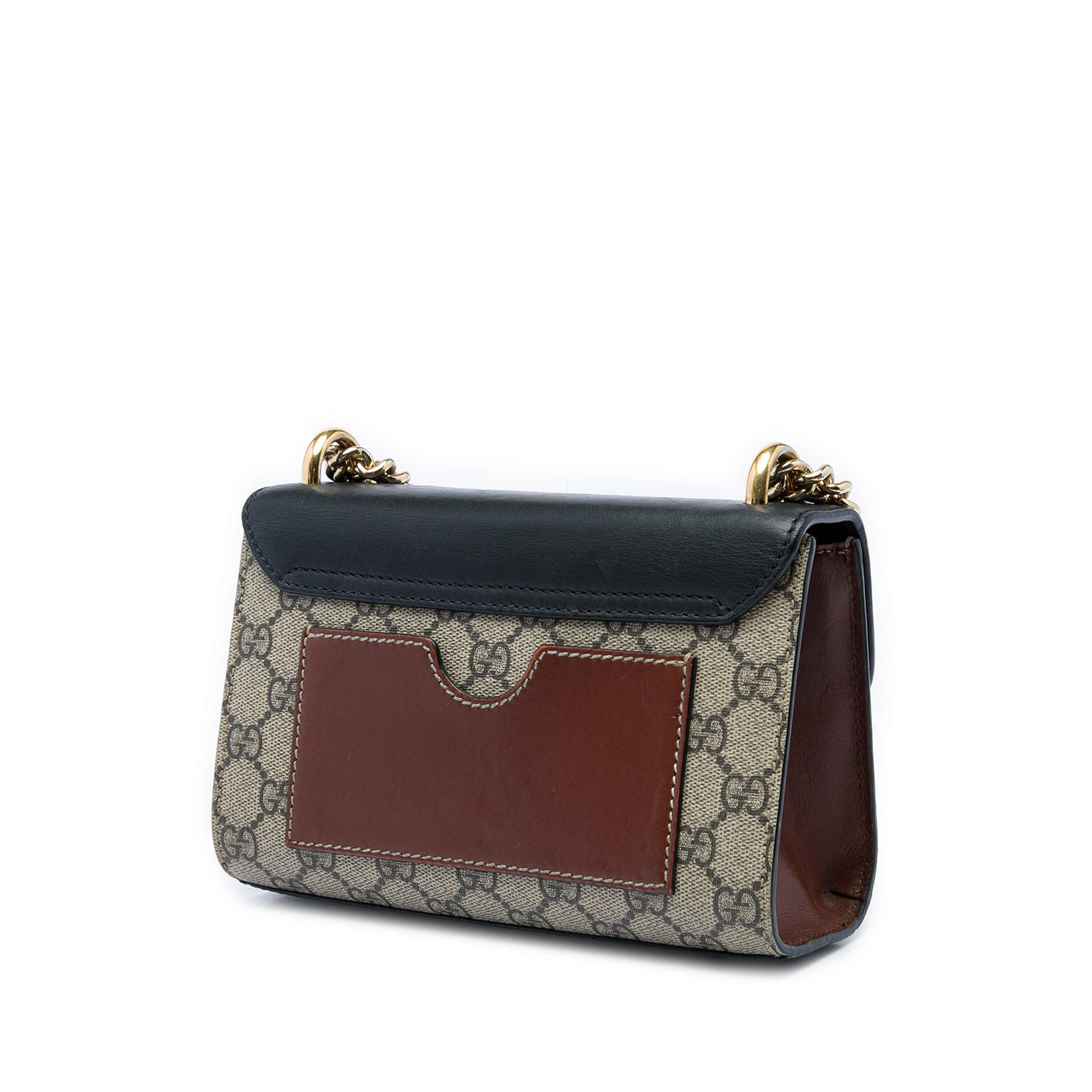 Gucci Small Gg Supreme Padlock Crossbody, från Luxclusif, i färgen beige. Klicka för att öppna bilden i stort format