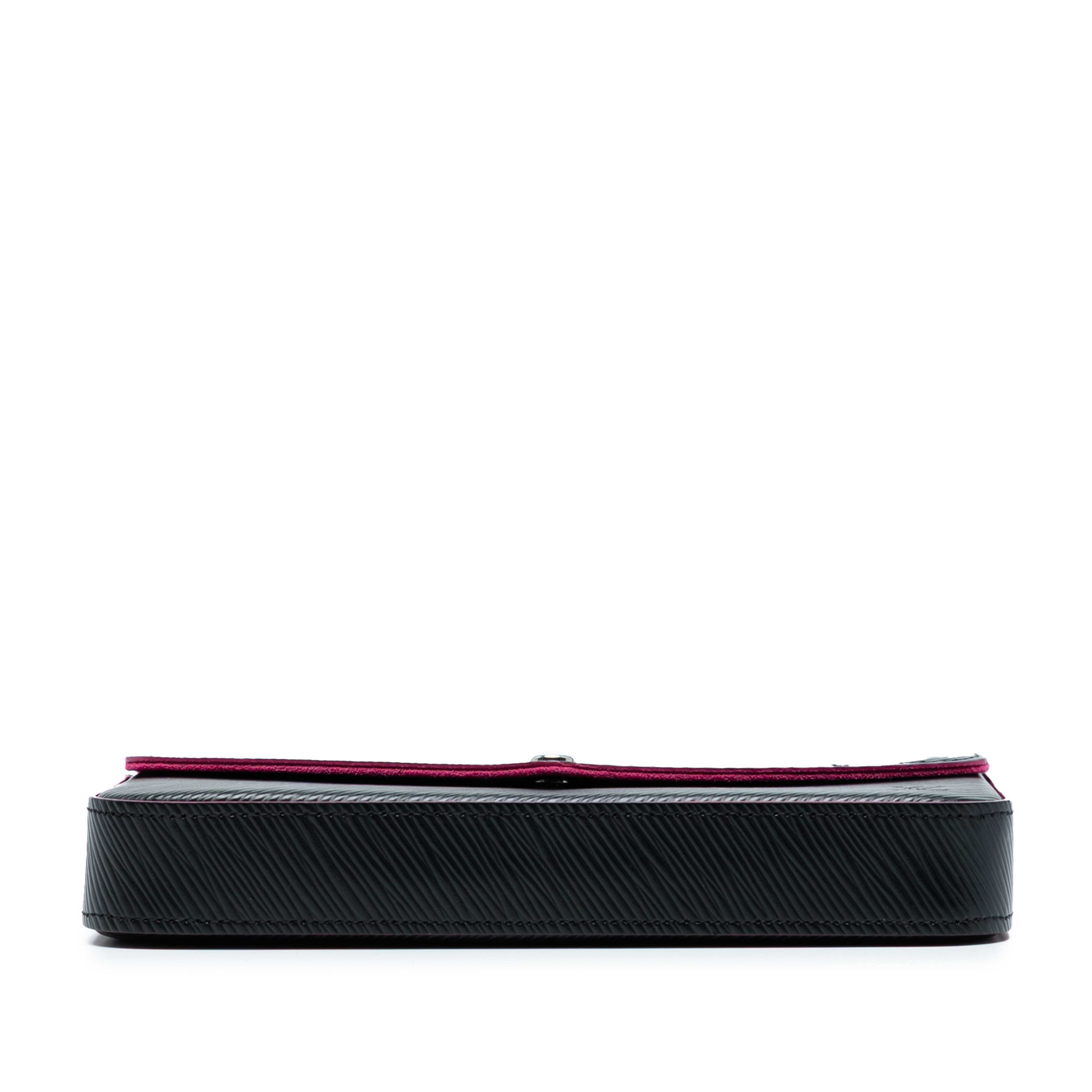 Louis Vuitton Epi Pochette Felicie, från Luxclusif, i färgen black. Klicka för att öppna bilden i stort format