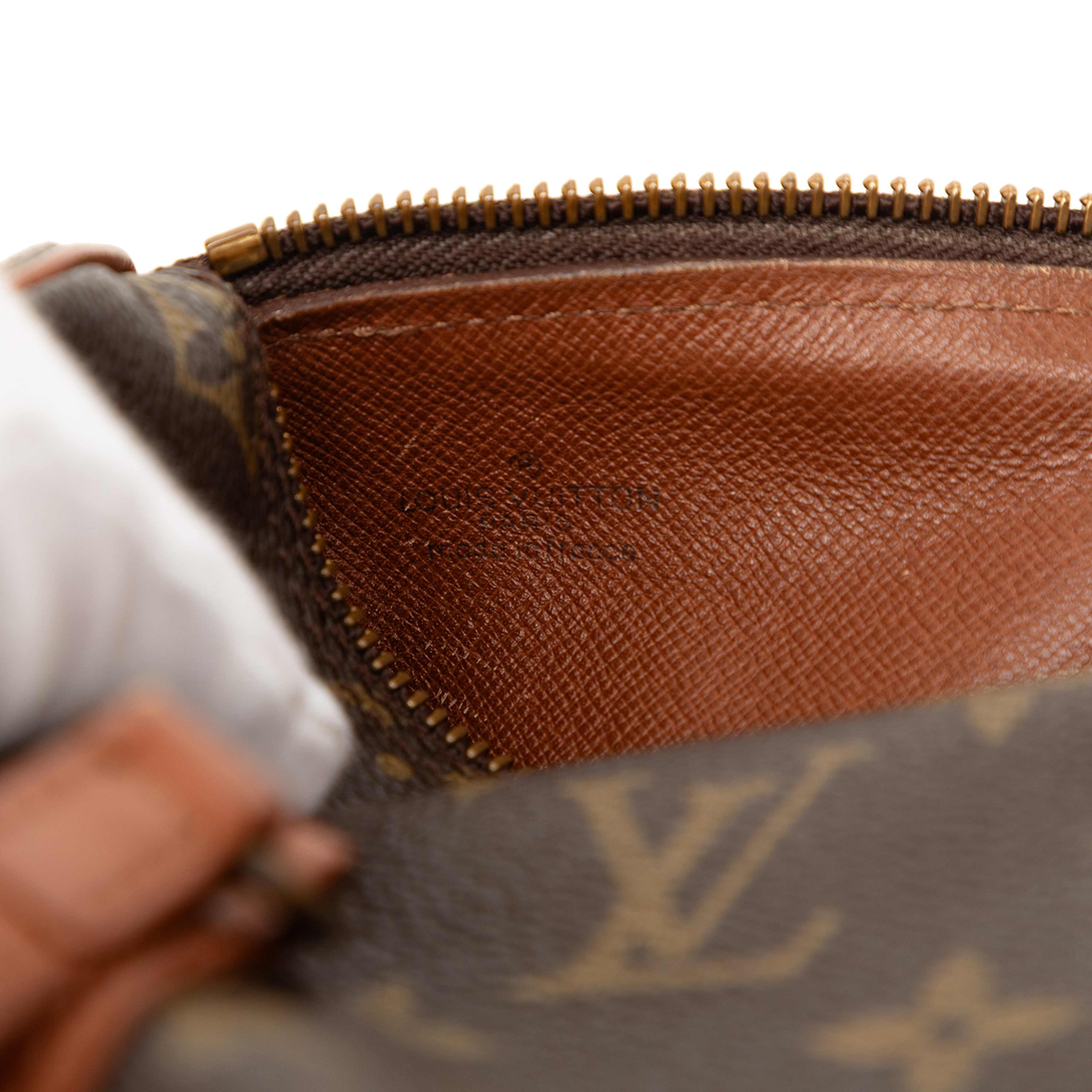 Louis Vuitton Monogram Papillon 26, från Luxclusif, i färgen brown. Klicka för att öppna bilden i stort format