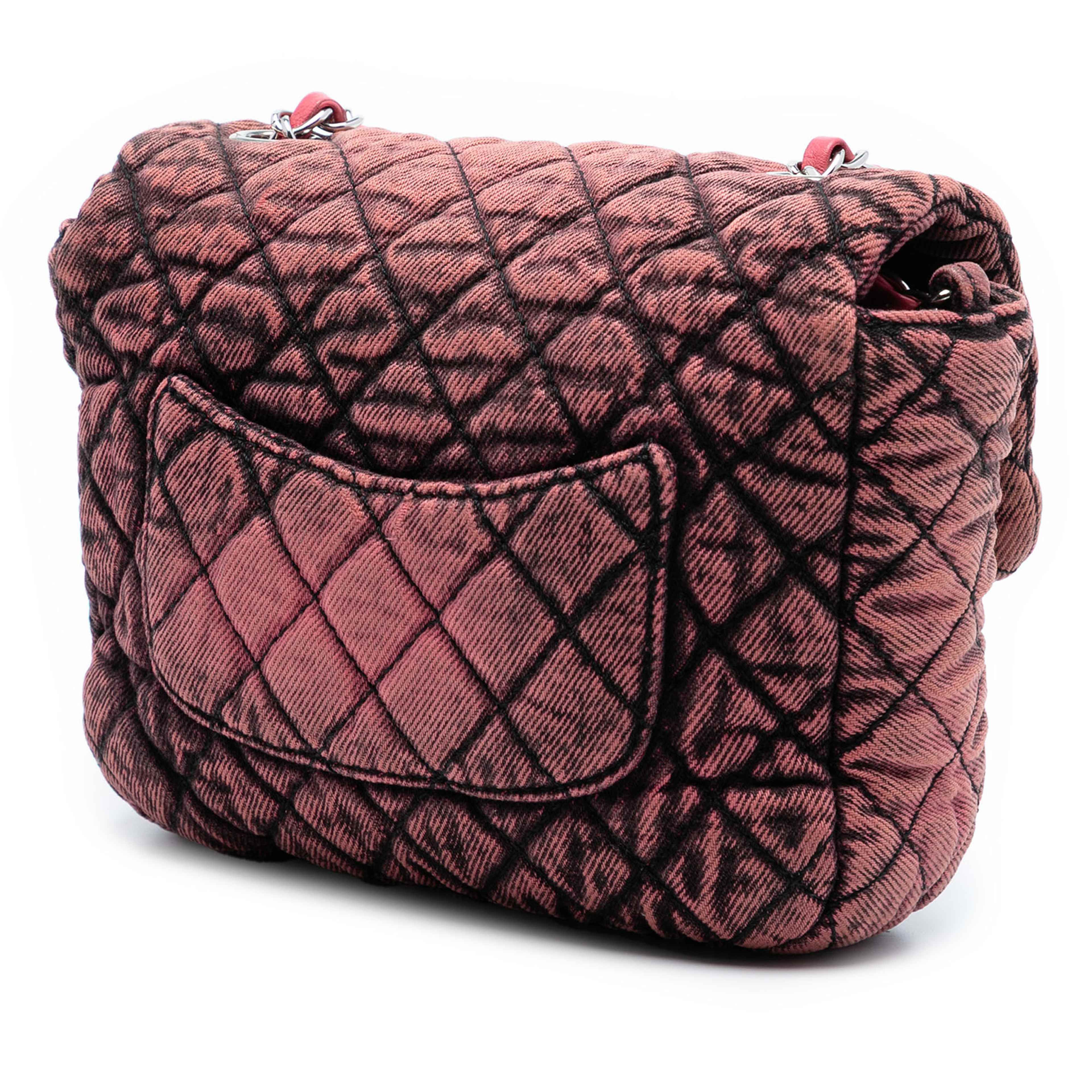 Chanel Small Square Cc Quilted Denimpression Single Flap, från Luxclusif, i färgen pink. Klicka för att öppna bilden i stort format