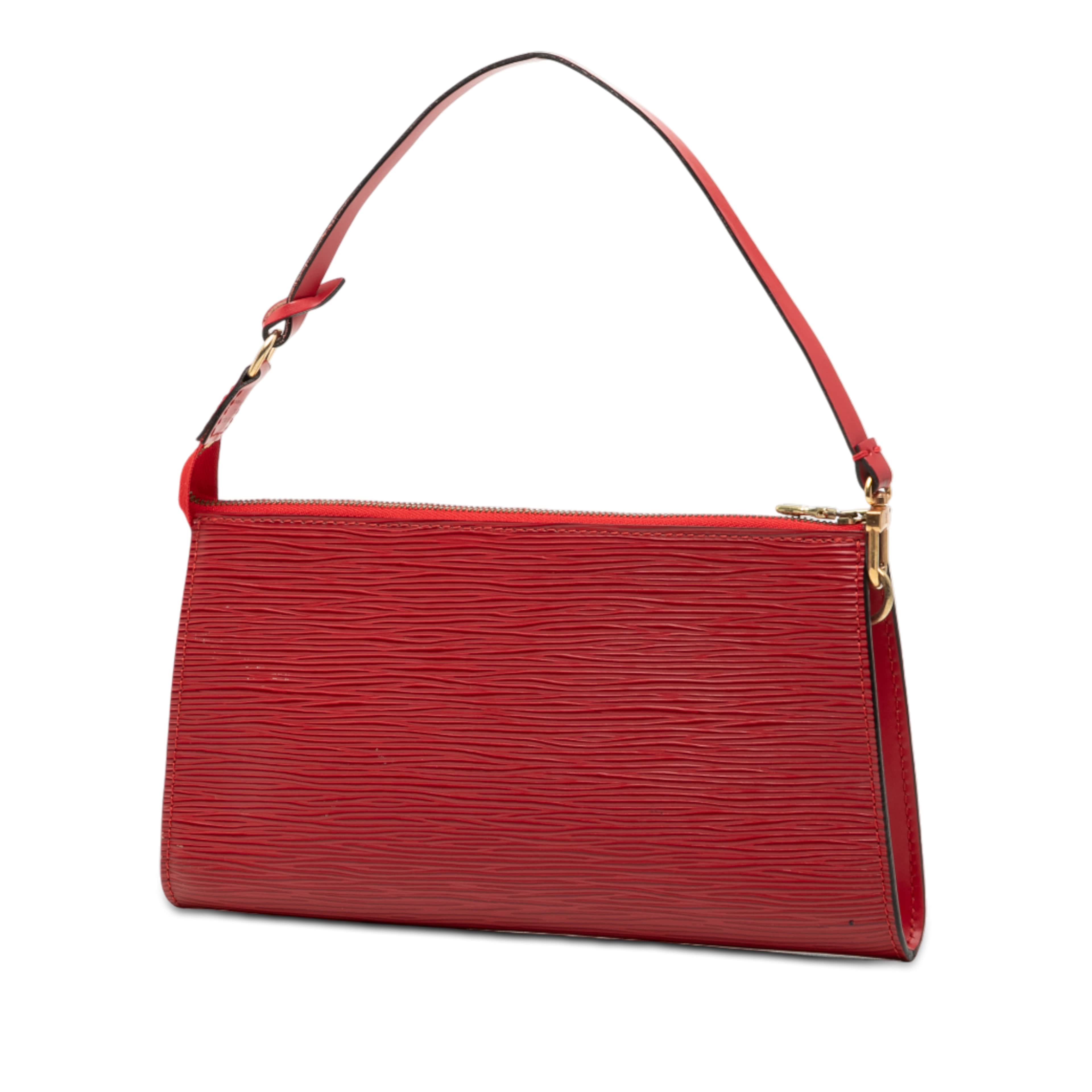 Louis Vuitton Epi Pochette Accessoires, från Luxclusif, i färgen röd. Klicka för att öppna bilden i stort format
