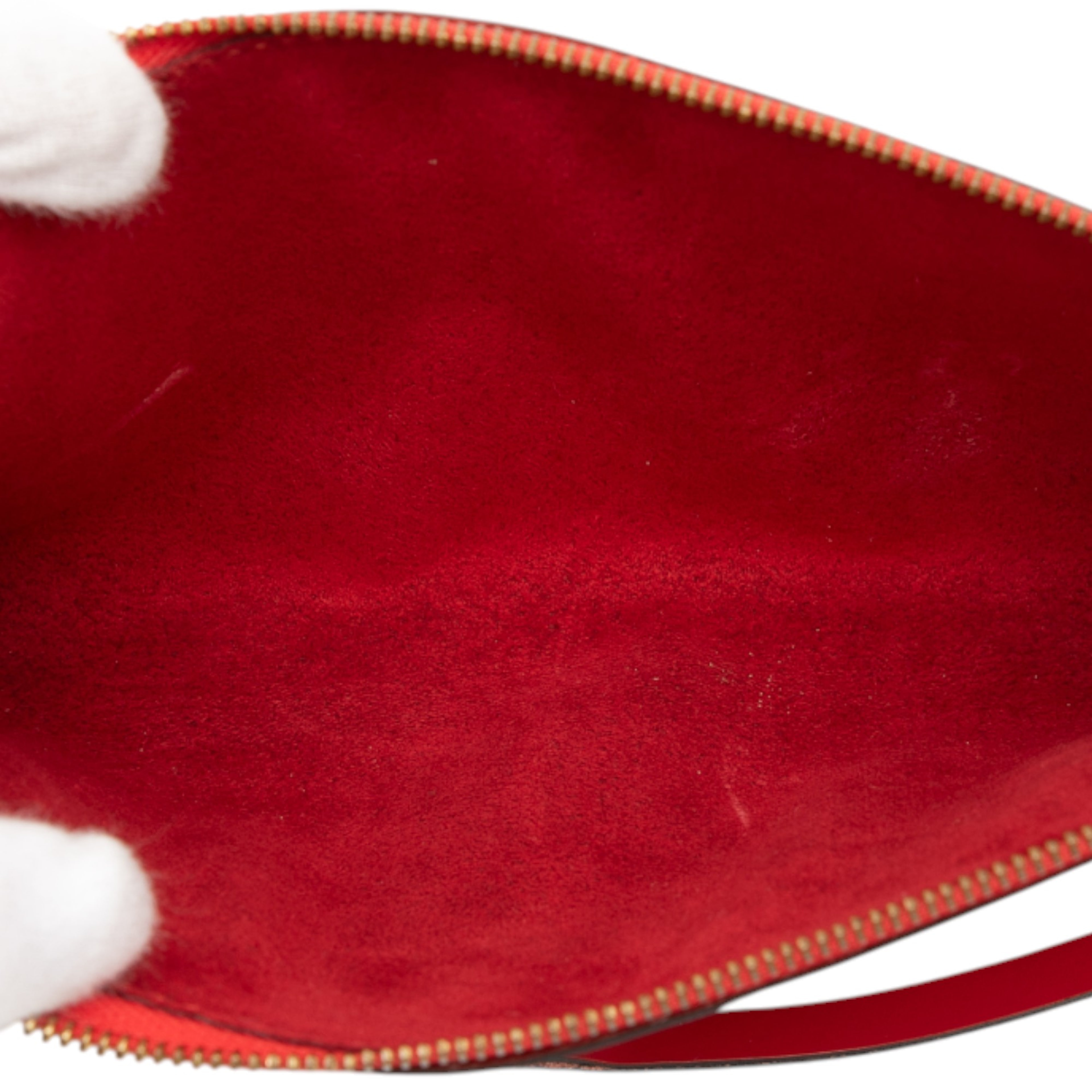 Louis Vuitton Epi Pochette Accessoires, från Luxclusif, i färgen red. Klicka för att öppna bilden i stort format