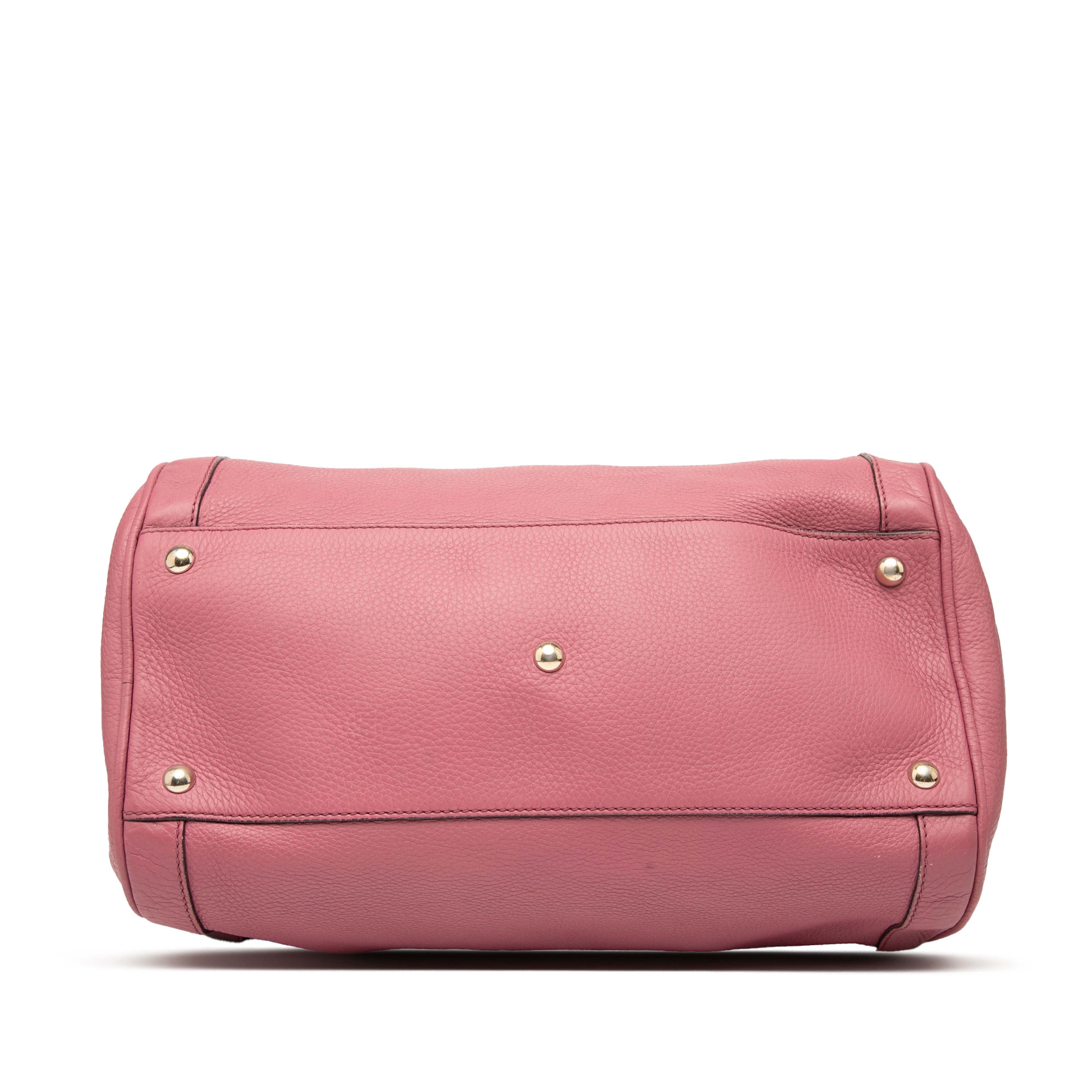Gucci Medium Pebbled Calfskin Soho Boston Bag, från Luxclusif, i färgen pink. Klicka för att öppna bilden i stort format