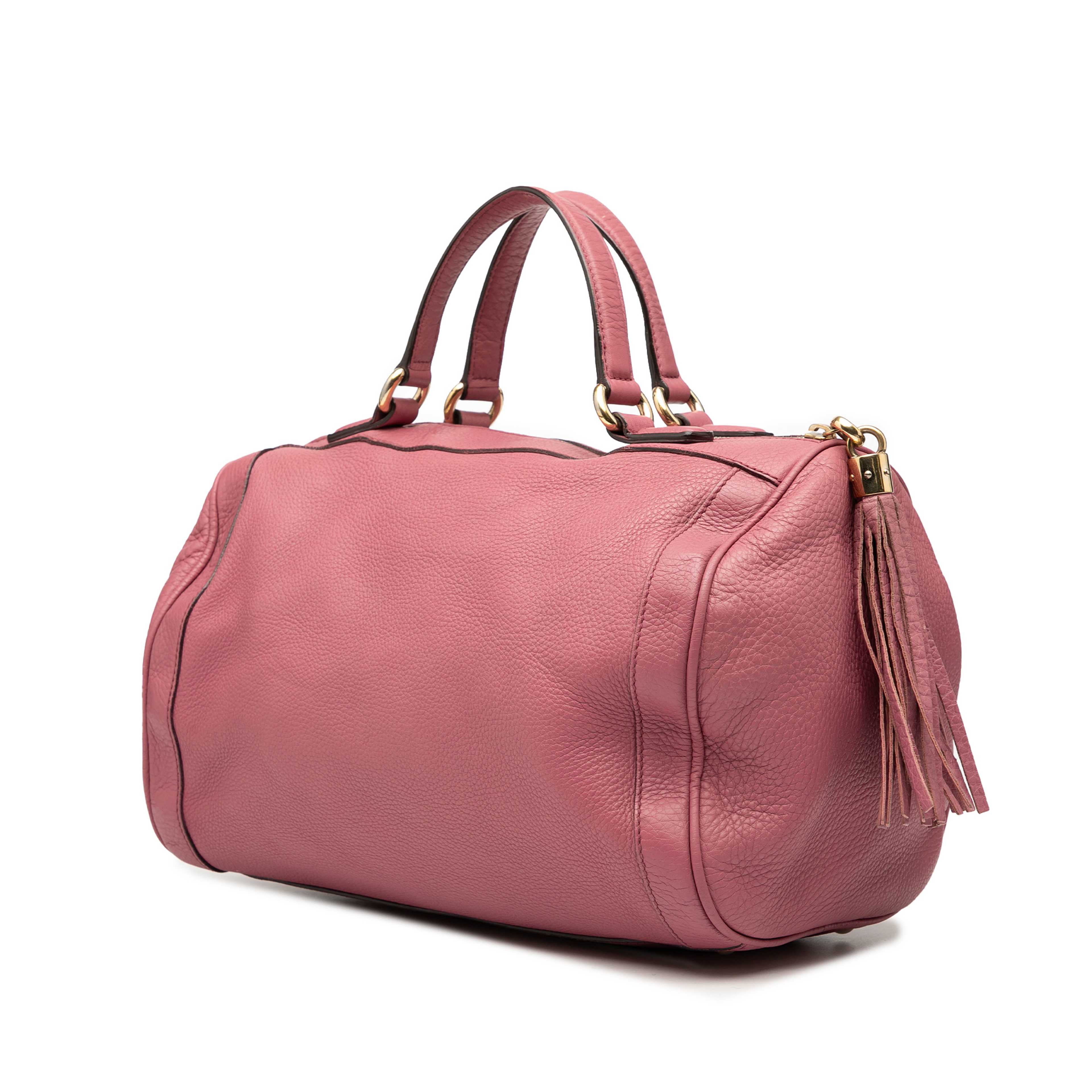 Gucci Medium Pebbled Calfskin Soho Boston Bag, från Luxclusif, i färgen pink. Klicka för att öppna bilden i stort format