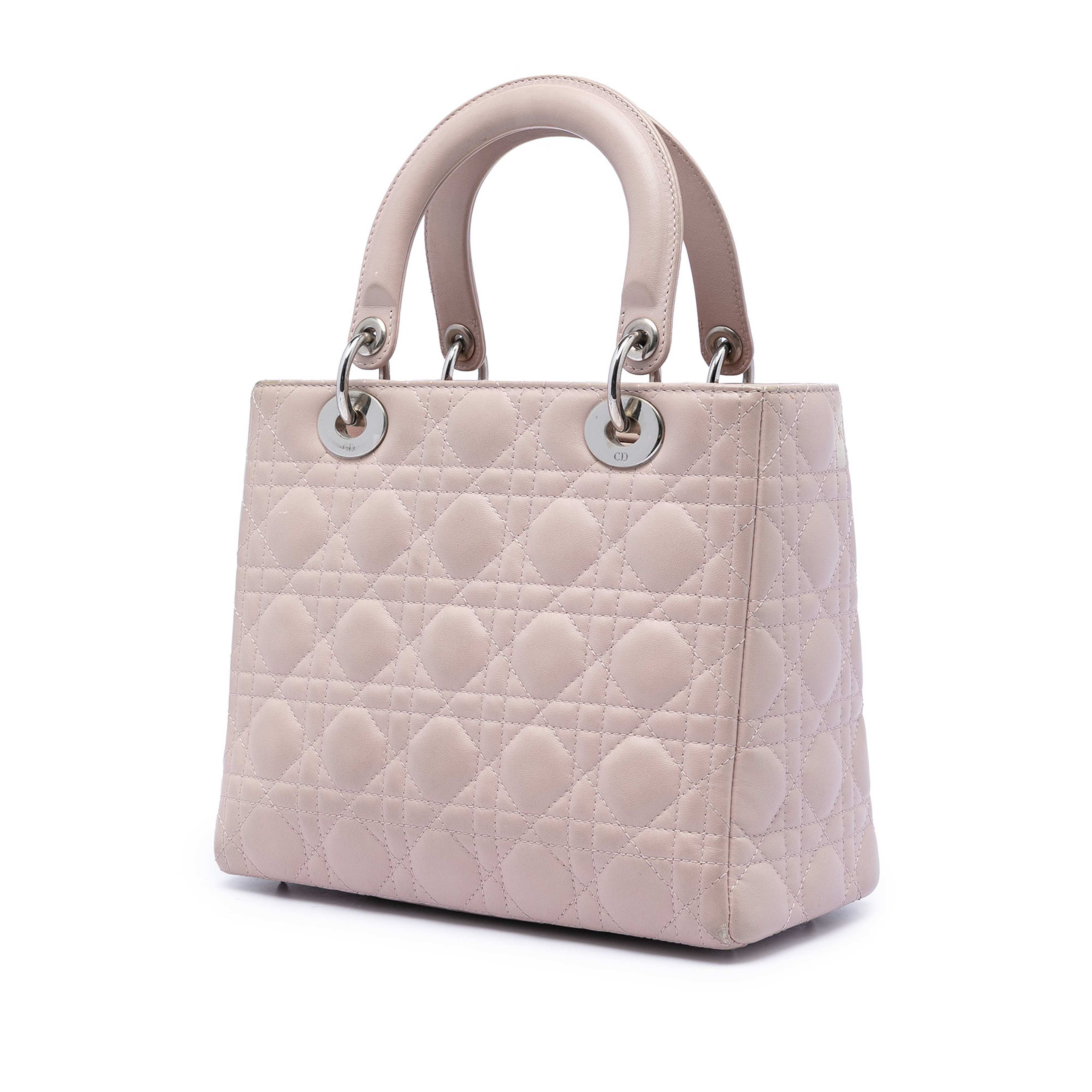 Dior Medium Lambskin Cannage Lady Dior, från Luxclusif, i färgen rosa. Klicka för att öppna bilden i stort format