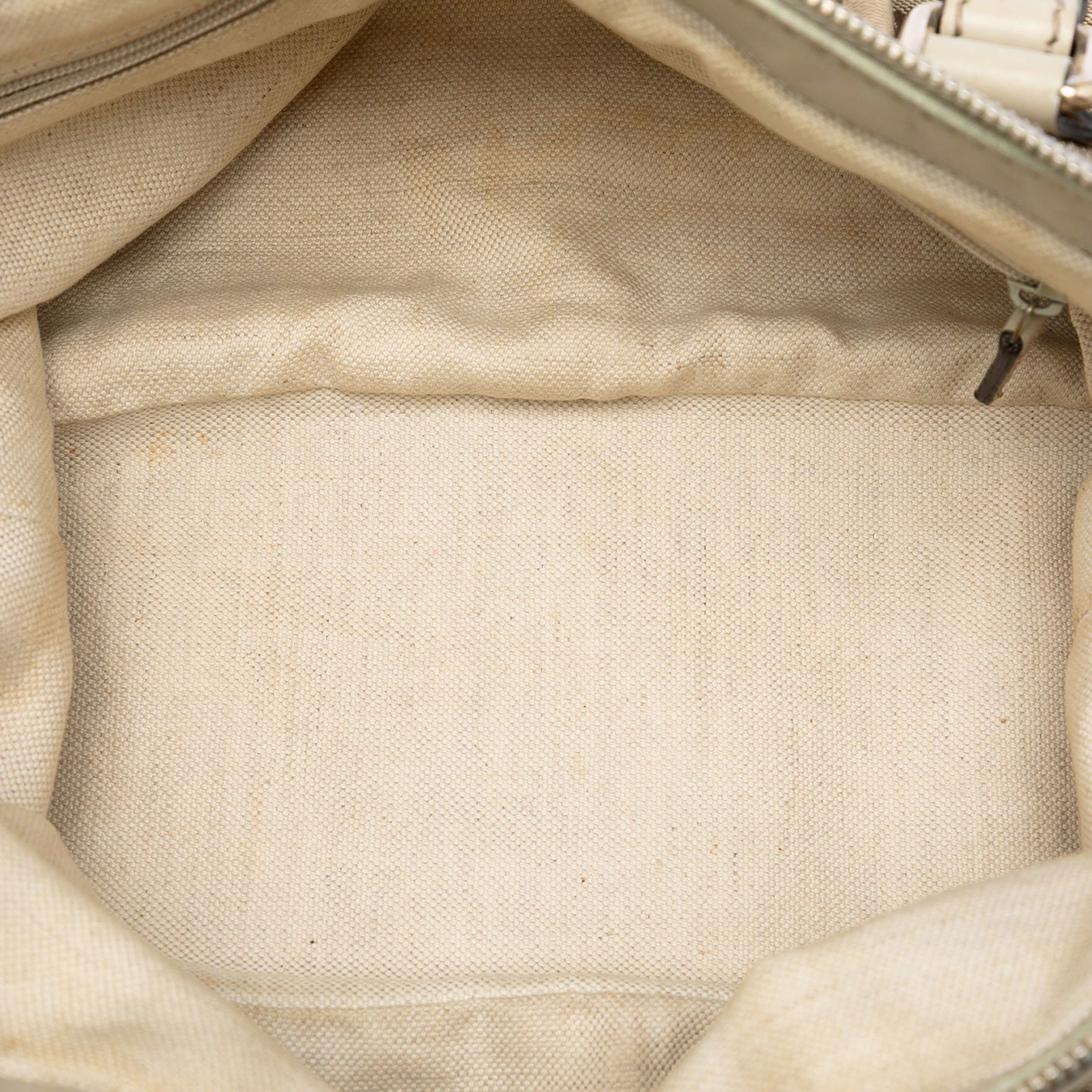 Gucci Gg Canvas Sukey Satchel, från Luxclusif, i färgen vit. Klicka för att öppna bilden i stort format