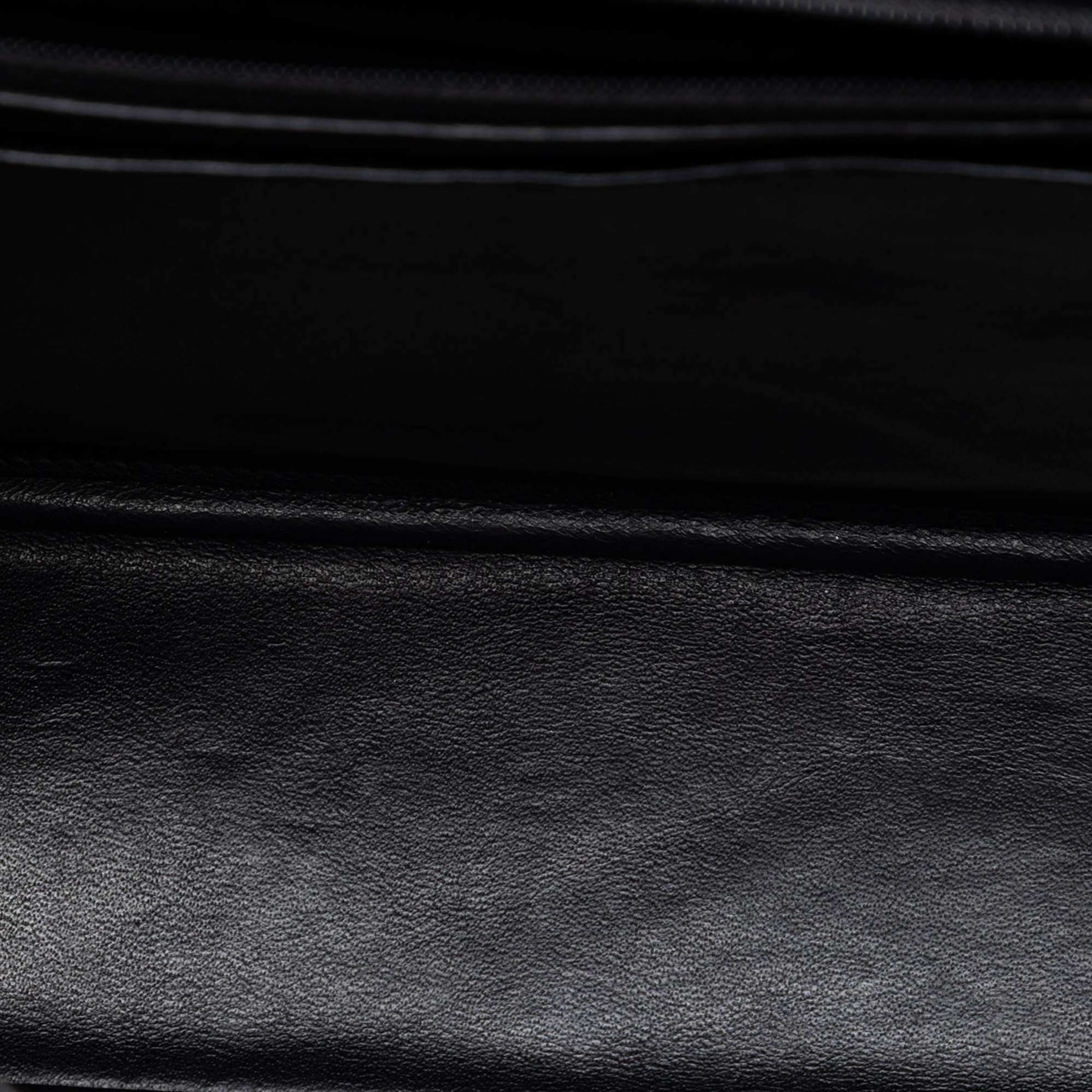 Chanel Jumbo Classic Caviar Single Flap, från Luxclusif, i färgen black. Klicka för att öppna bilden i stort format