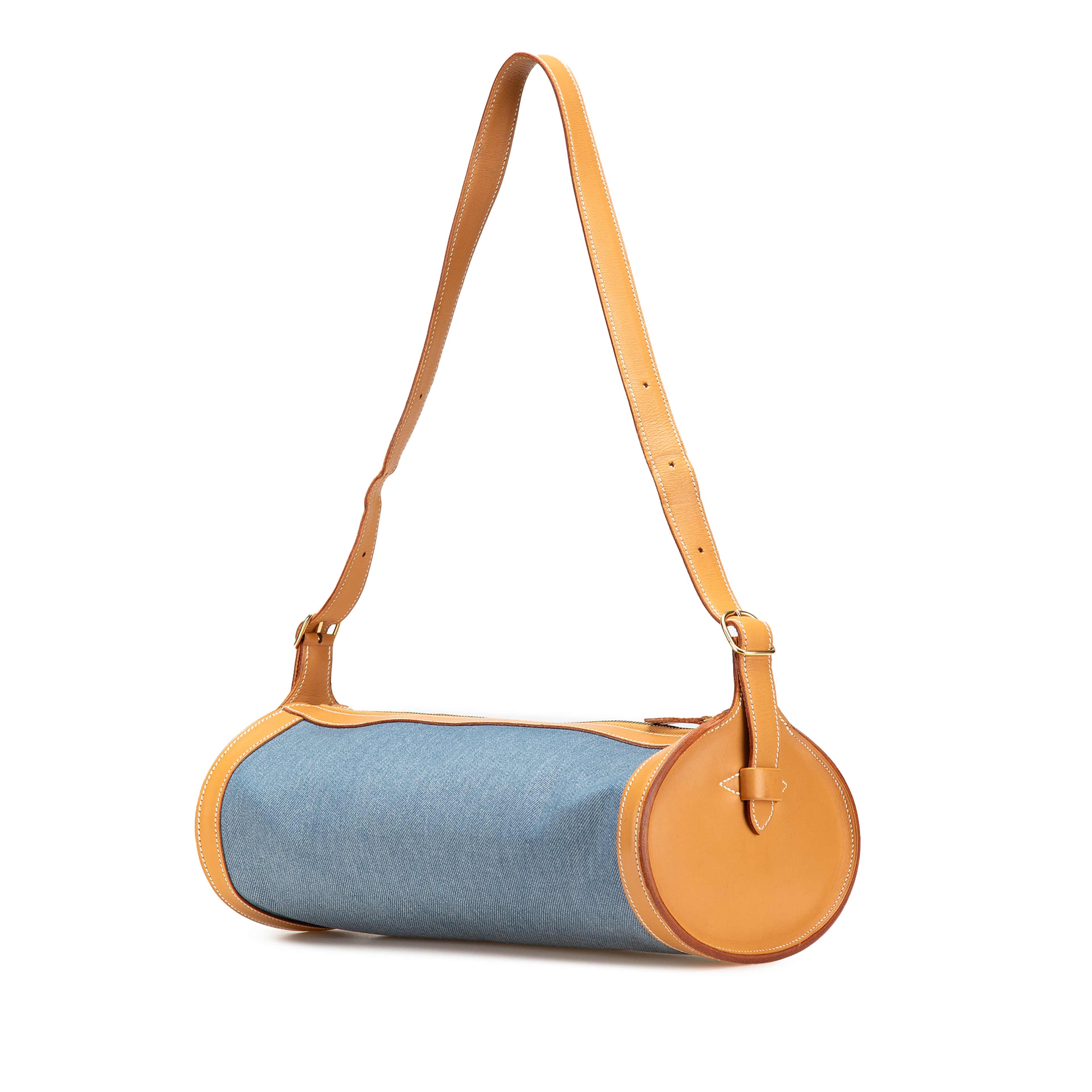 Hermès Denim And Calfskin Sac Doremi 33, från Luxclusif, i färgen denim. Klicka för att öppna bilden i stort format