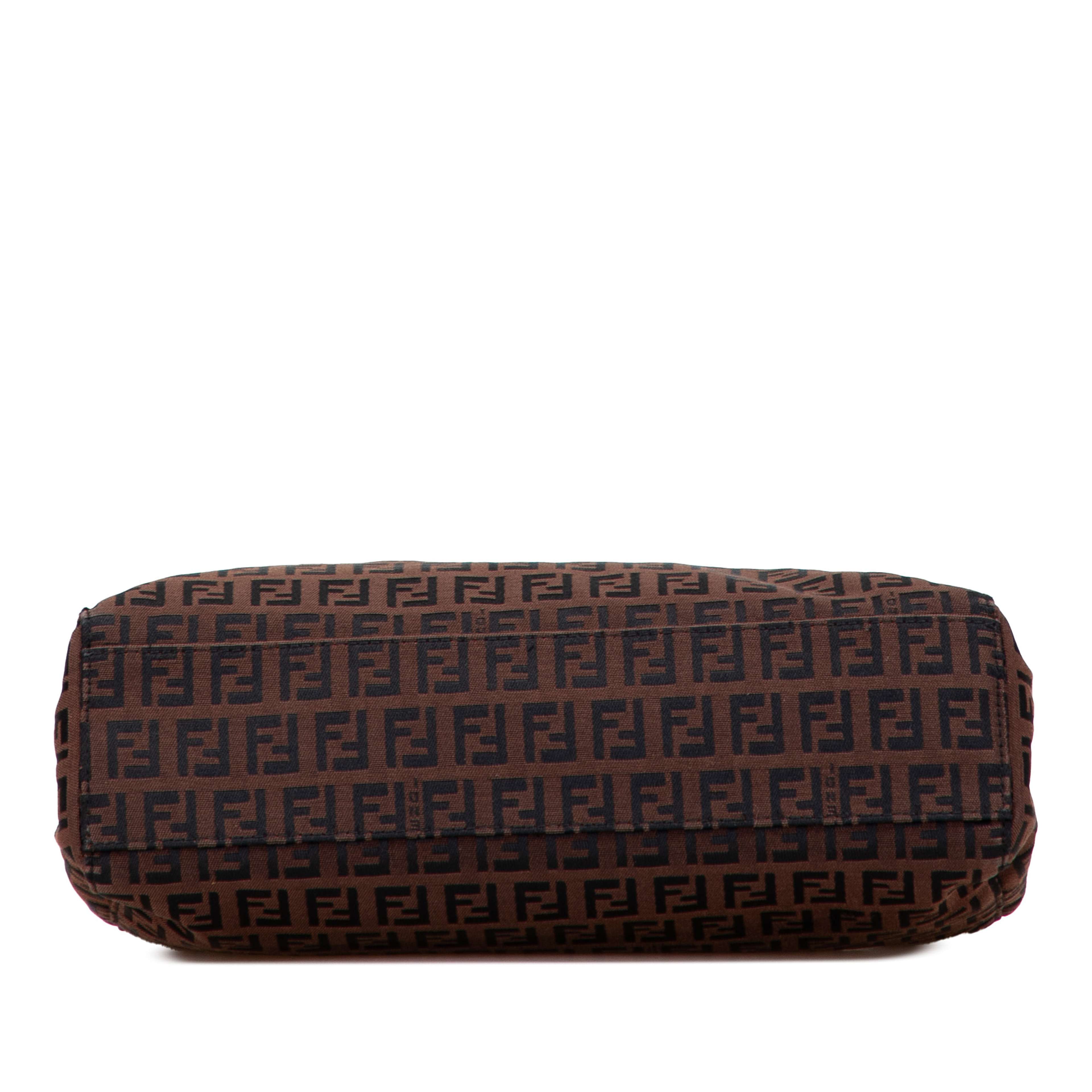 Fendi Zucchino Canvas Tote, från Luxclusif, i färgen dark brown. Klicka för att öppna bilden i stort format