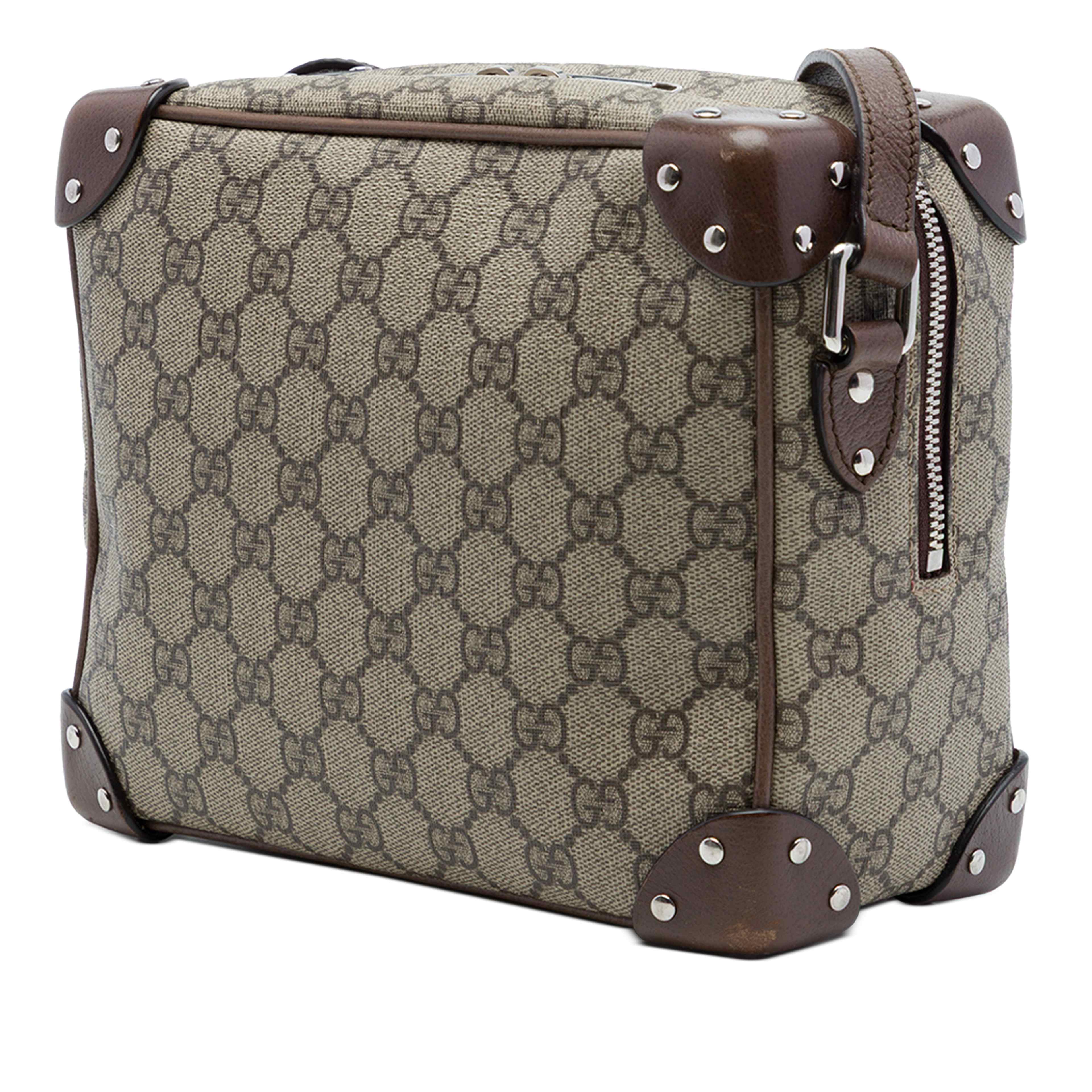 Gucci Gg Supreme Soft Trunk Crossbody, från Luxclusif, i färgen beige. Klicka för att öppna bilden i stort format
