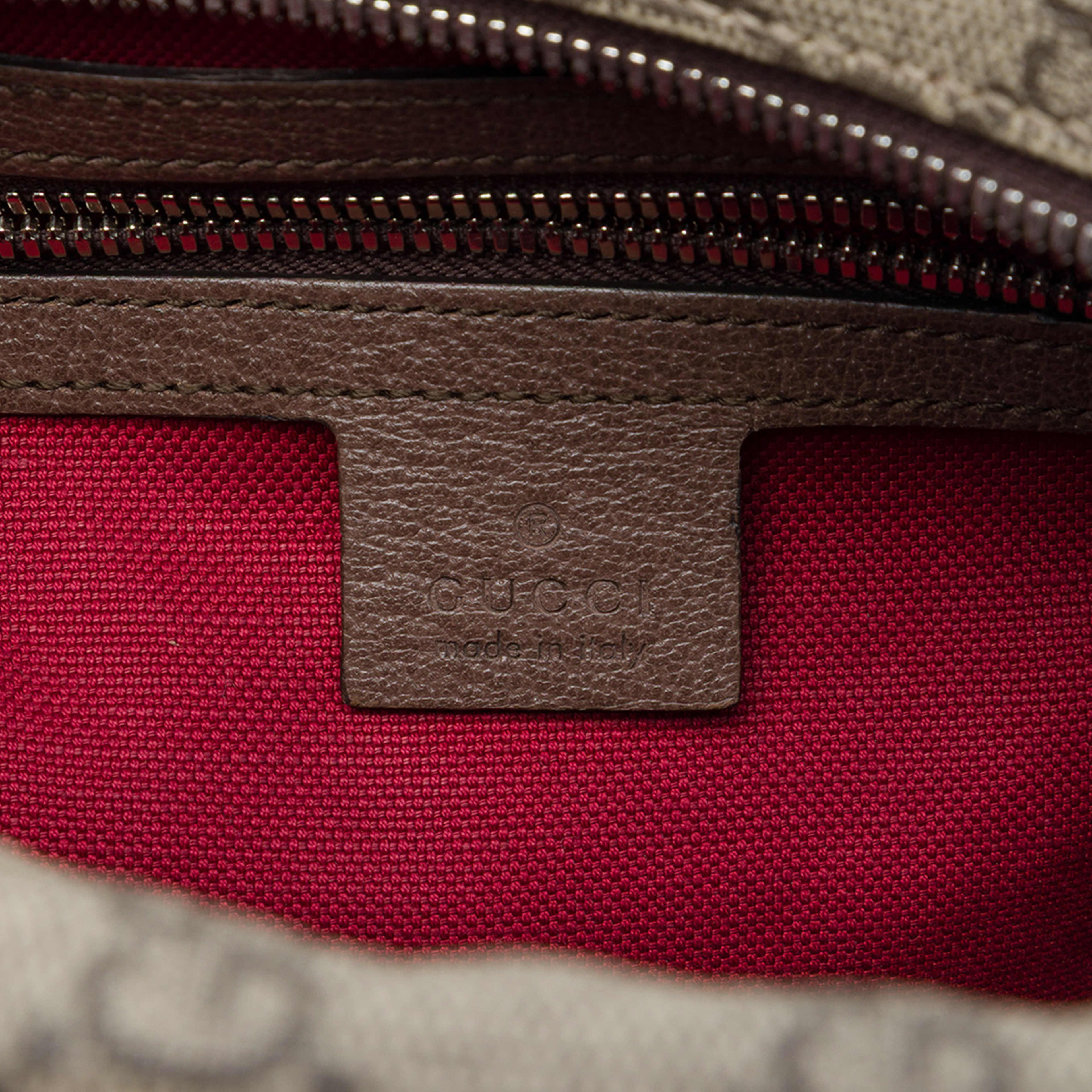 Gucci Gg Supreme Soft Trunk Crossbody, från Luxclusif, i färgen beige. Klicka för att öppna bilden i stort format