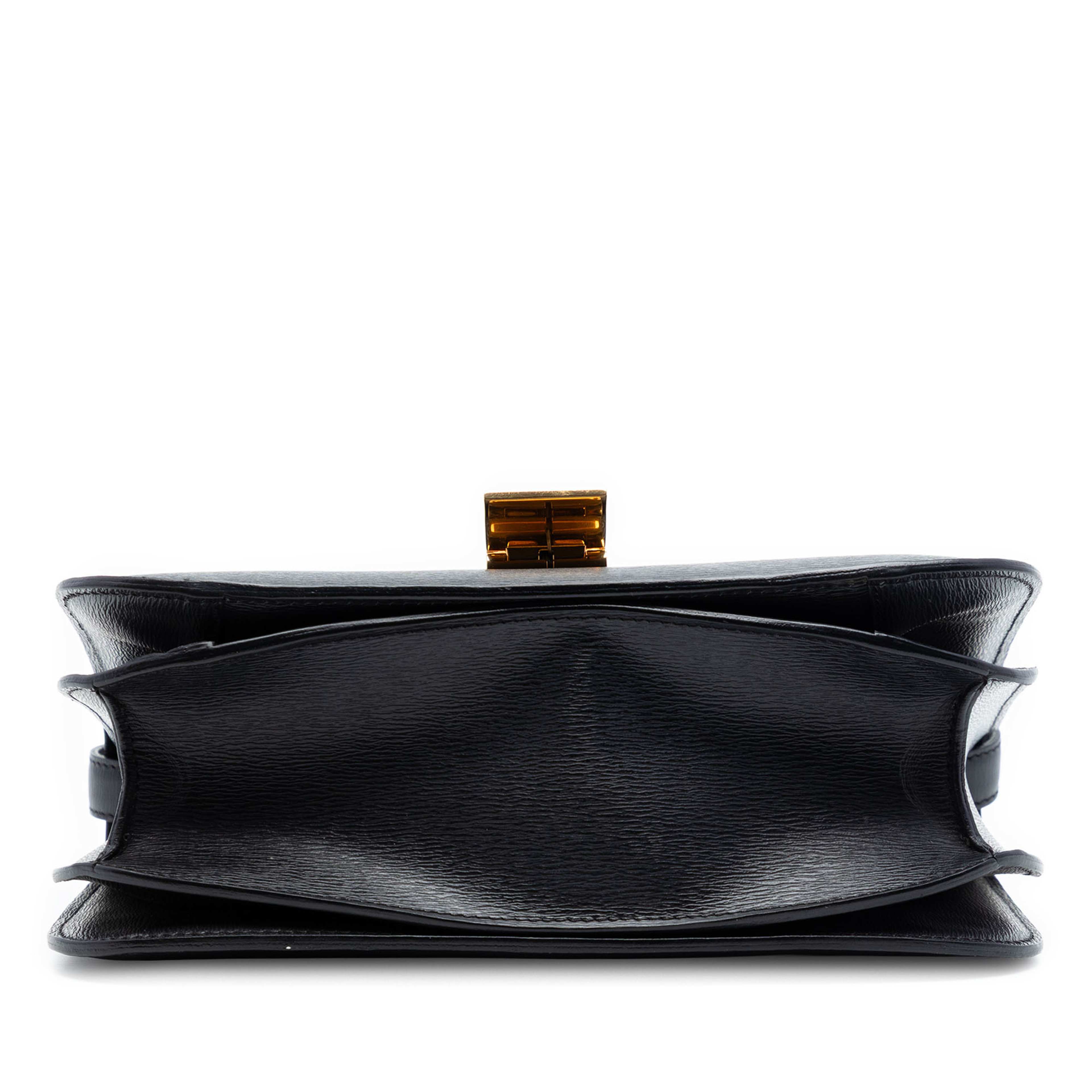 Celine Medium Liege Calfskin Classic Box, från Luxclusif, i färgen svart. Klicka för att öppna bilden i stort format