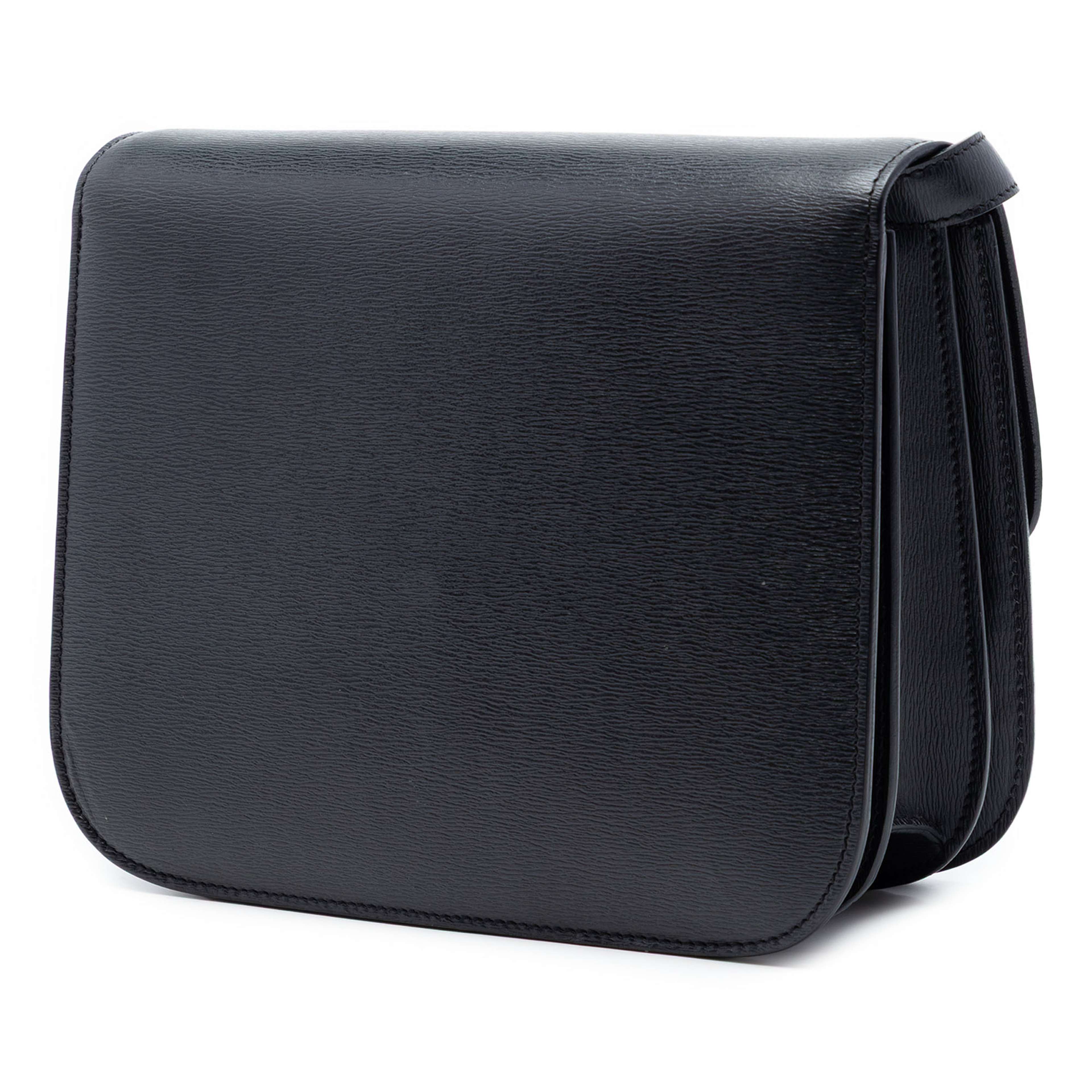 Celine Medium Liege Calfskin Classic Box, från Luxclusif, i färgen black. Klicka för att öppna bilden i stort format