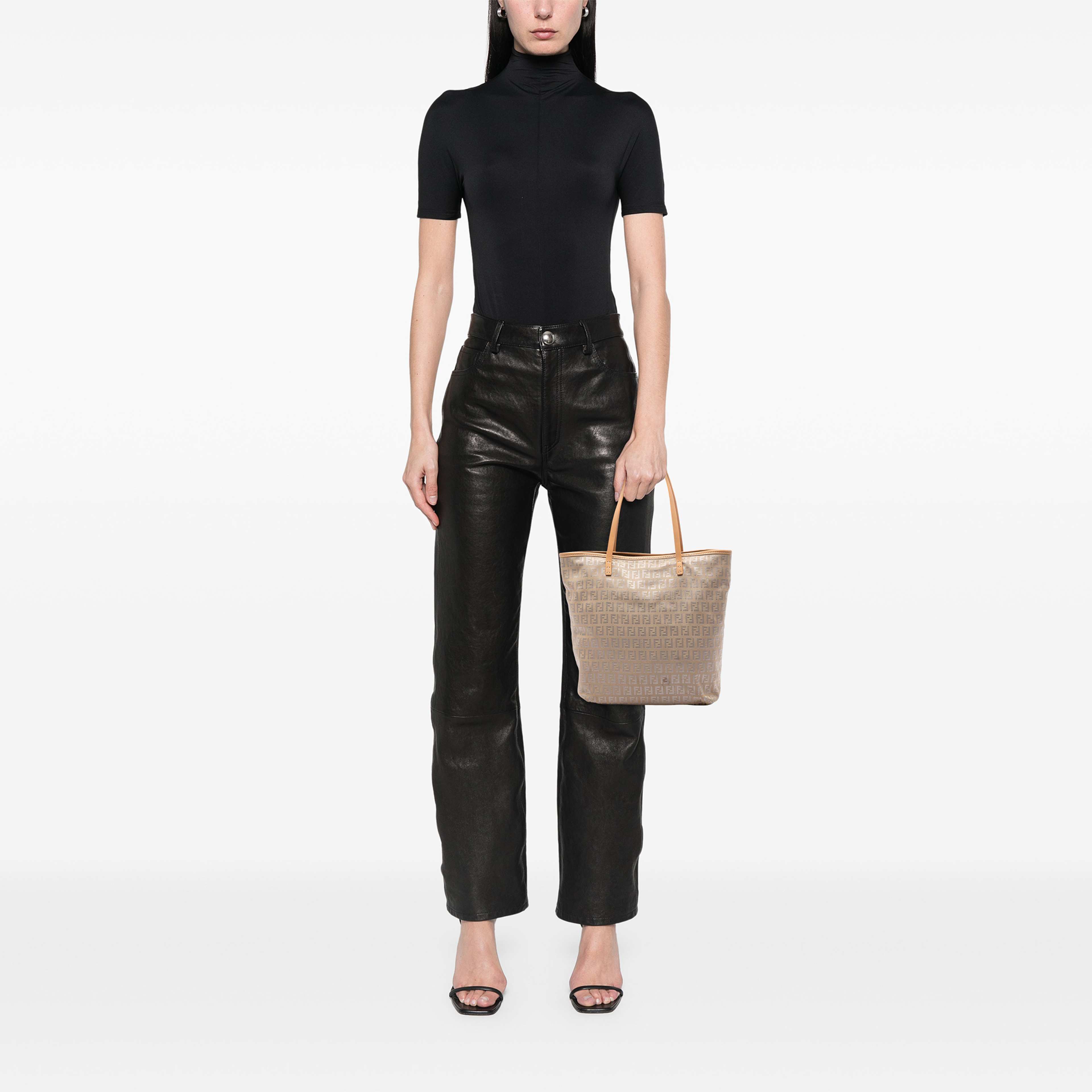 Fendi Zucchino Canvas Tote, från Luxclusif, i färgen beige. Klicka för att öppna bilden i stort format